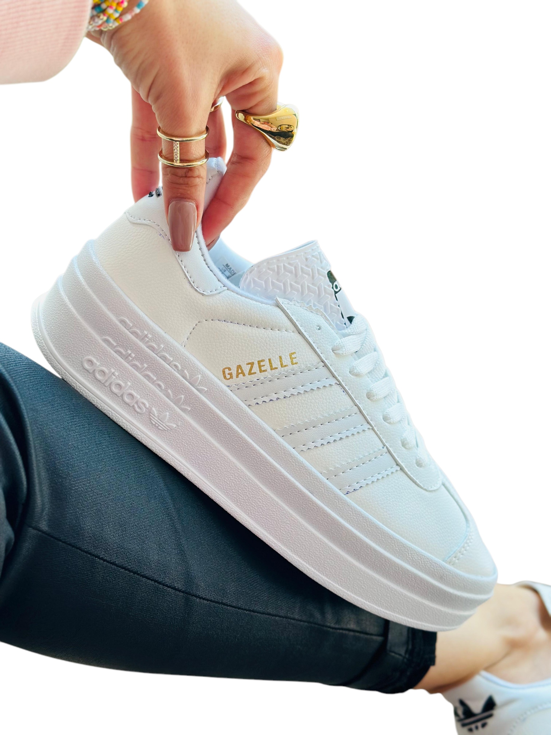 Tenis “Adidas” Gazelle plataforma blanco