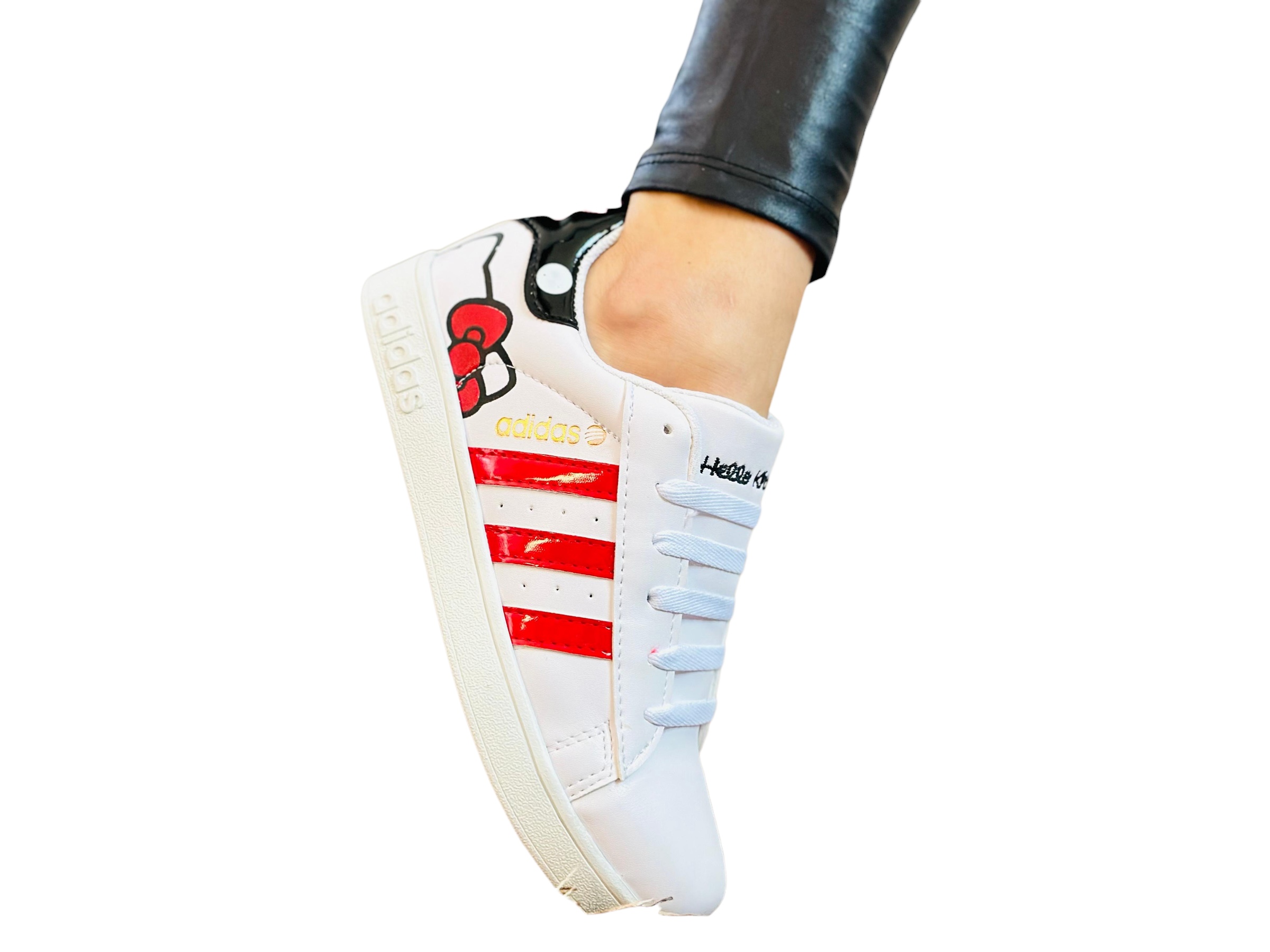 Zapatillas deportivas blancas con diseño de Hello Kitty