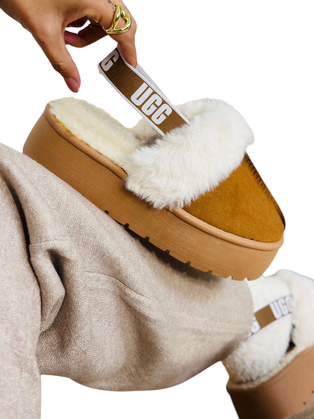 Zapatillas de casa “UGG” camel cinta 