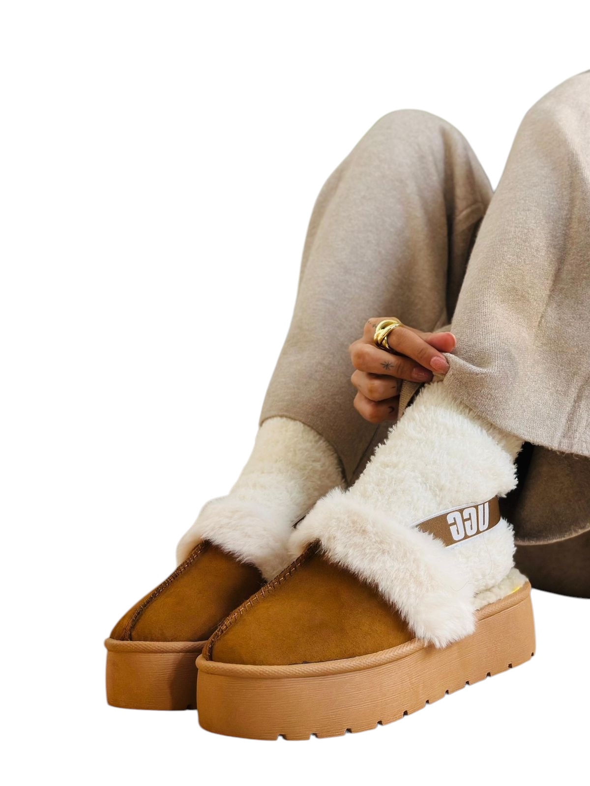 Zapatillas de casa “UGG” camel cinta 