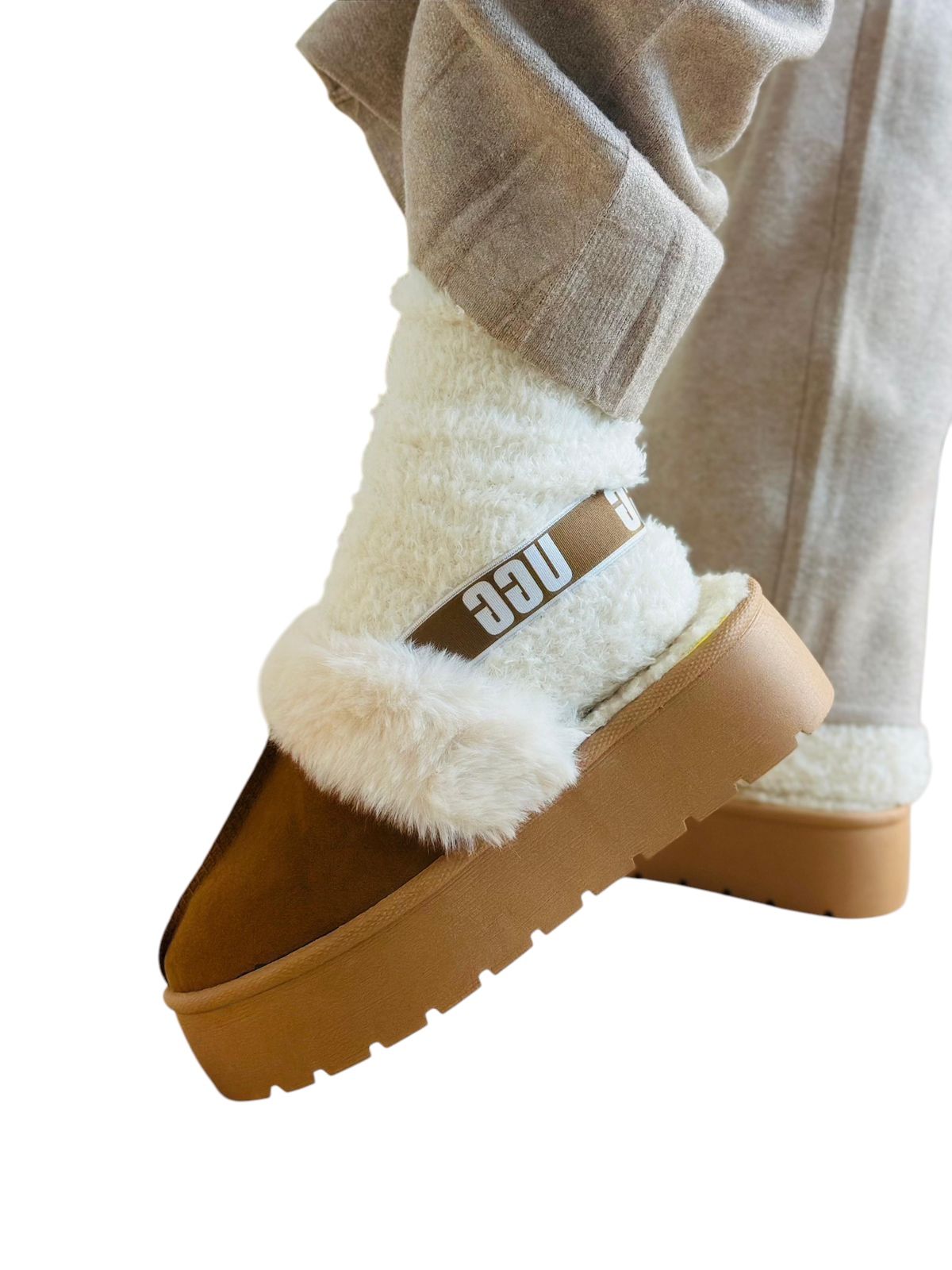 Zapatillas de casa “UGG” camel cinta 