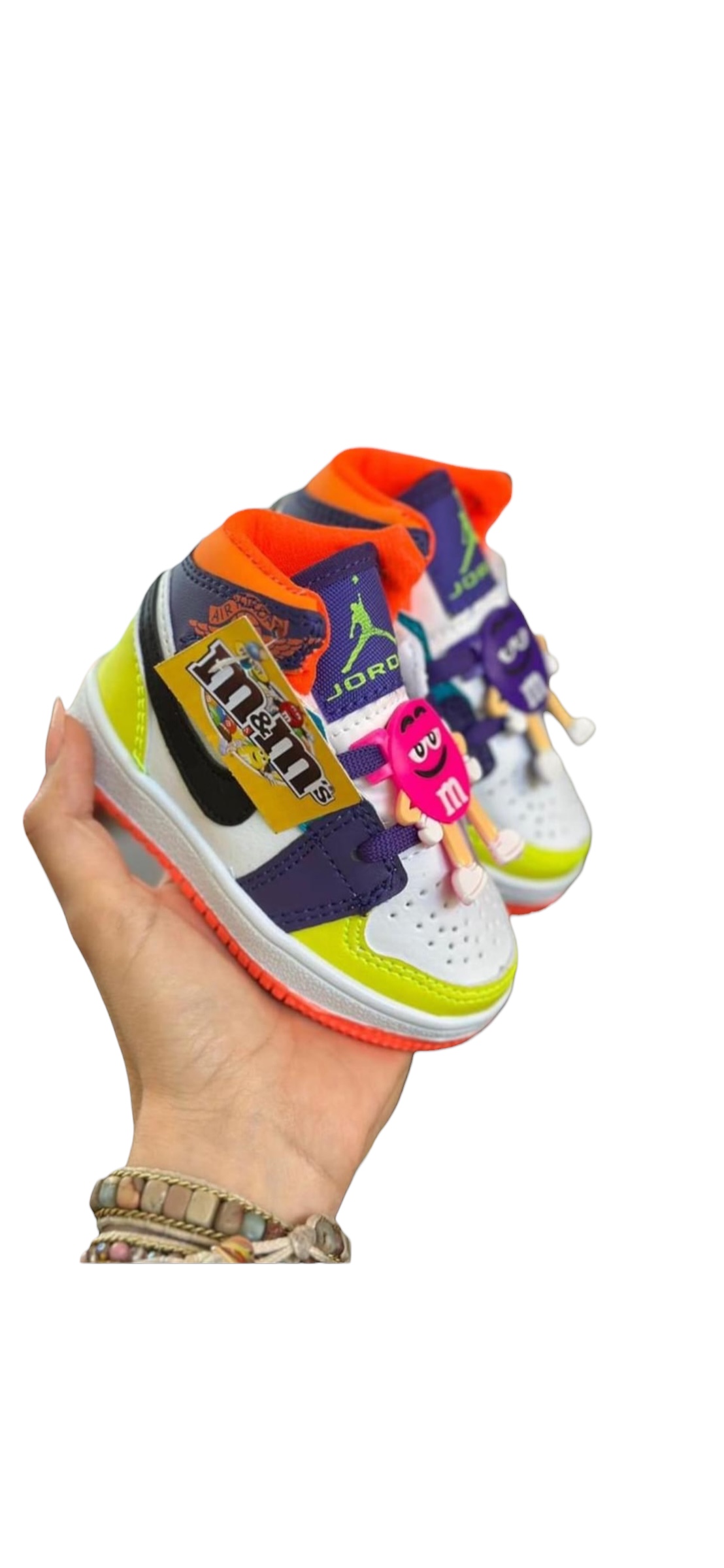 Tenis “M&M” naranja niño