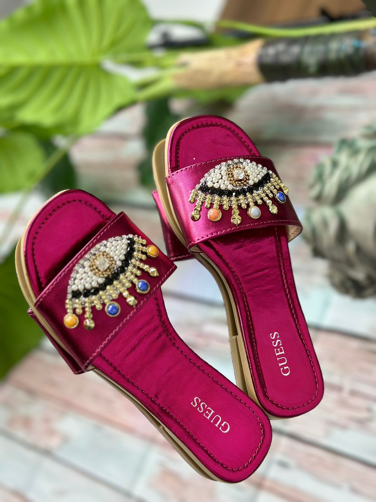 Sandalias Guess Fucsia ojo turco 