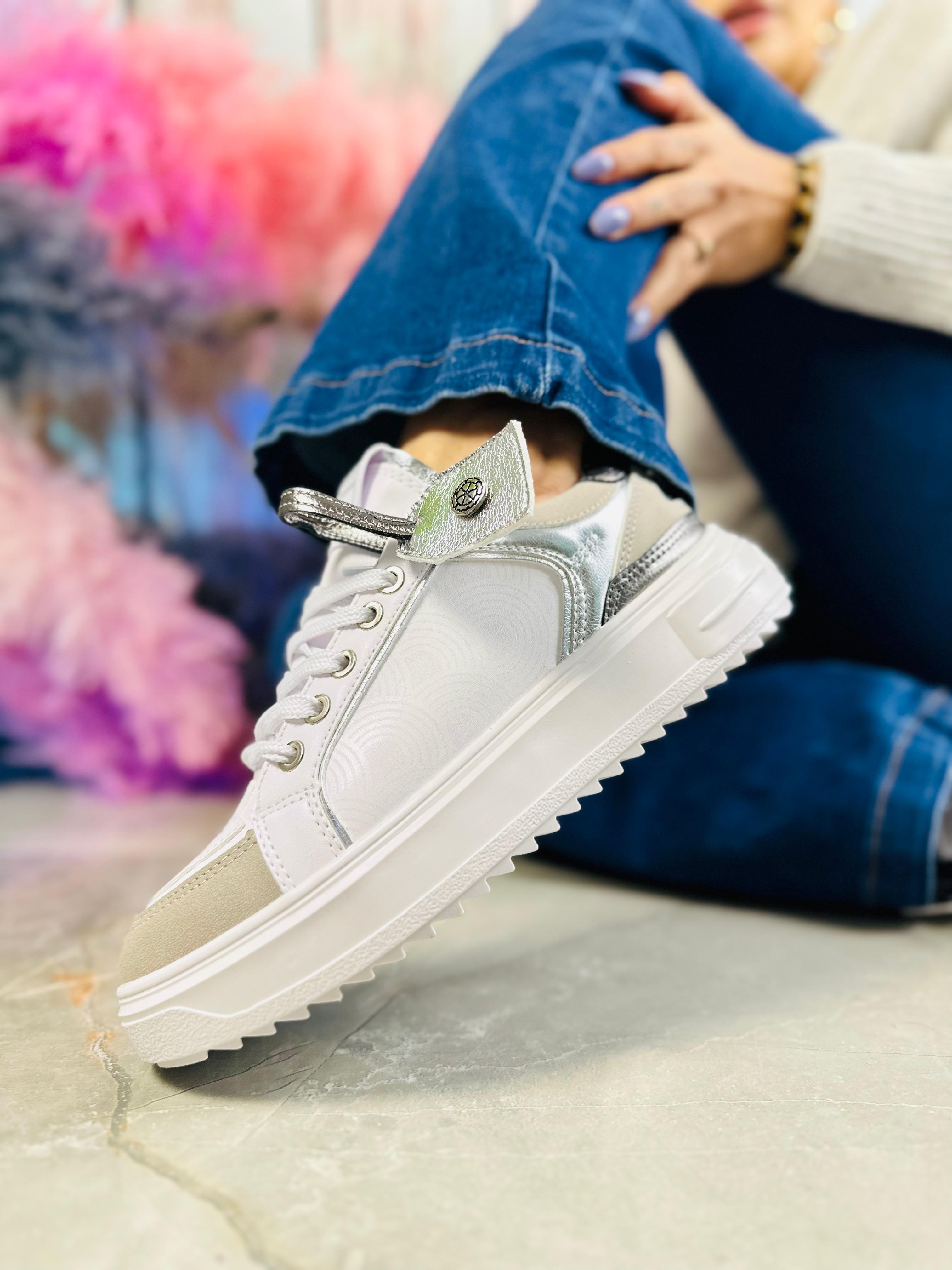 GUESS blanco- plata 