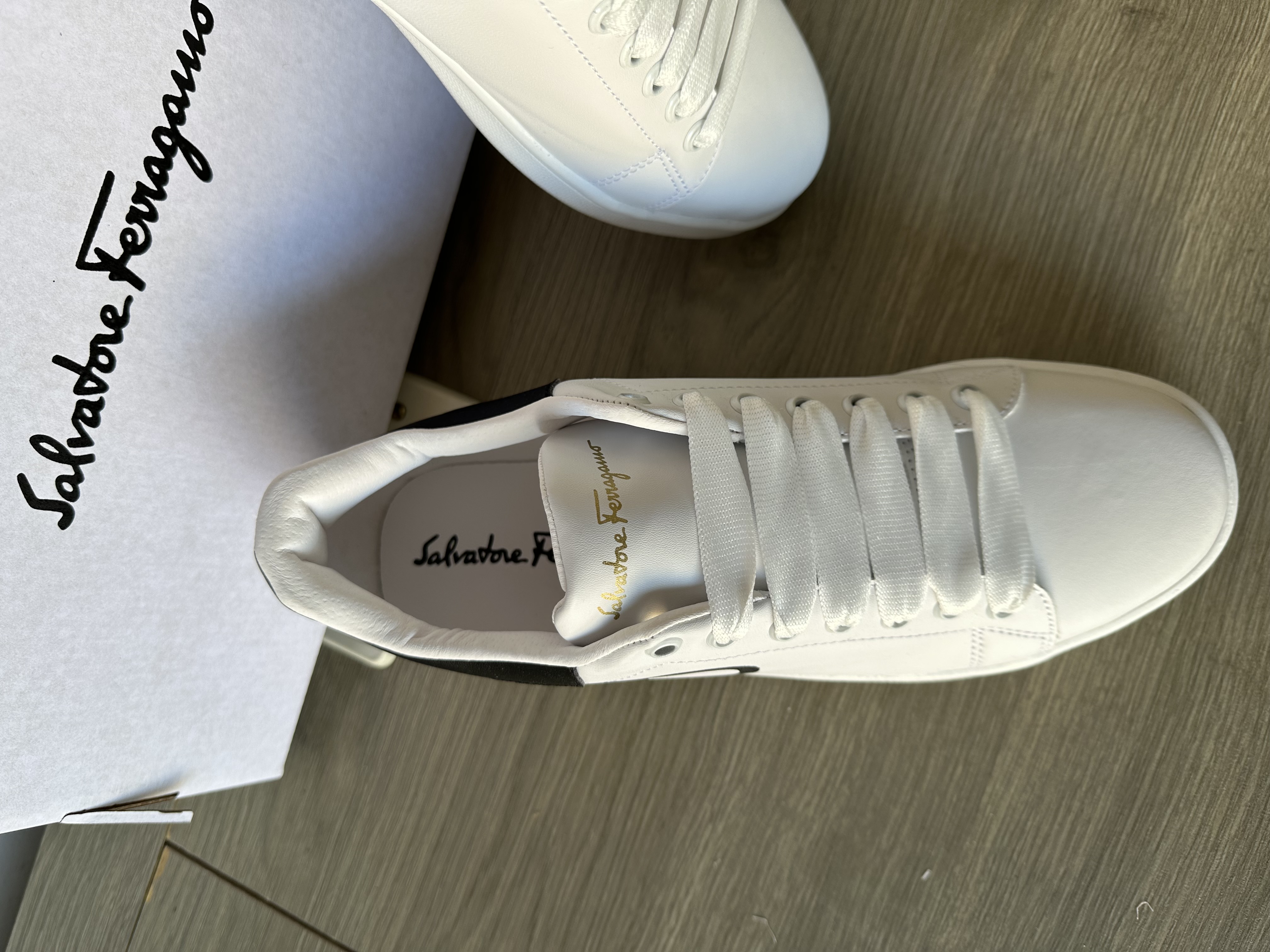 Ferragamo Logo P-2