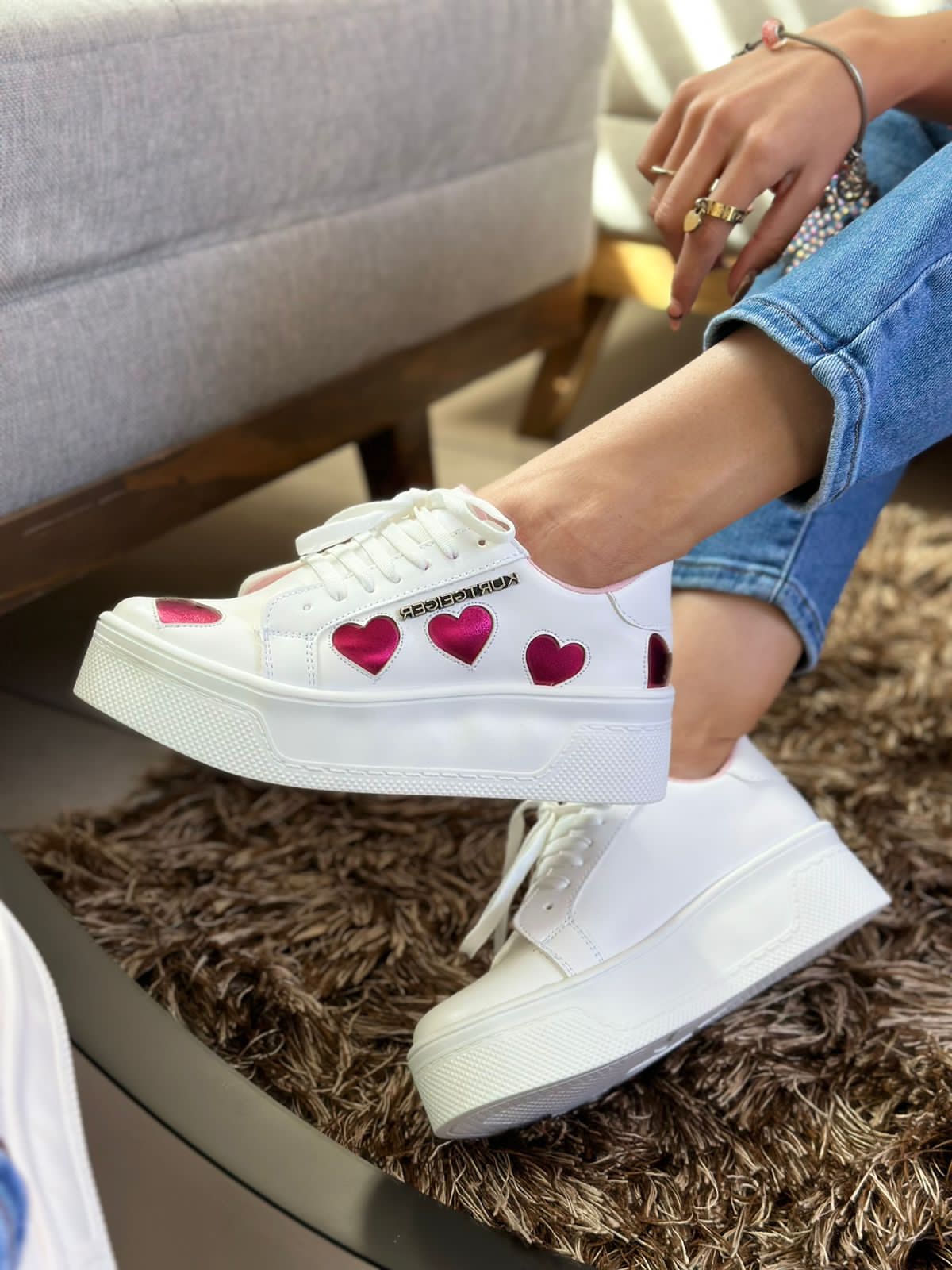 Tenis Kurt corazones rosas