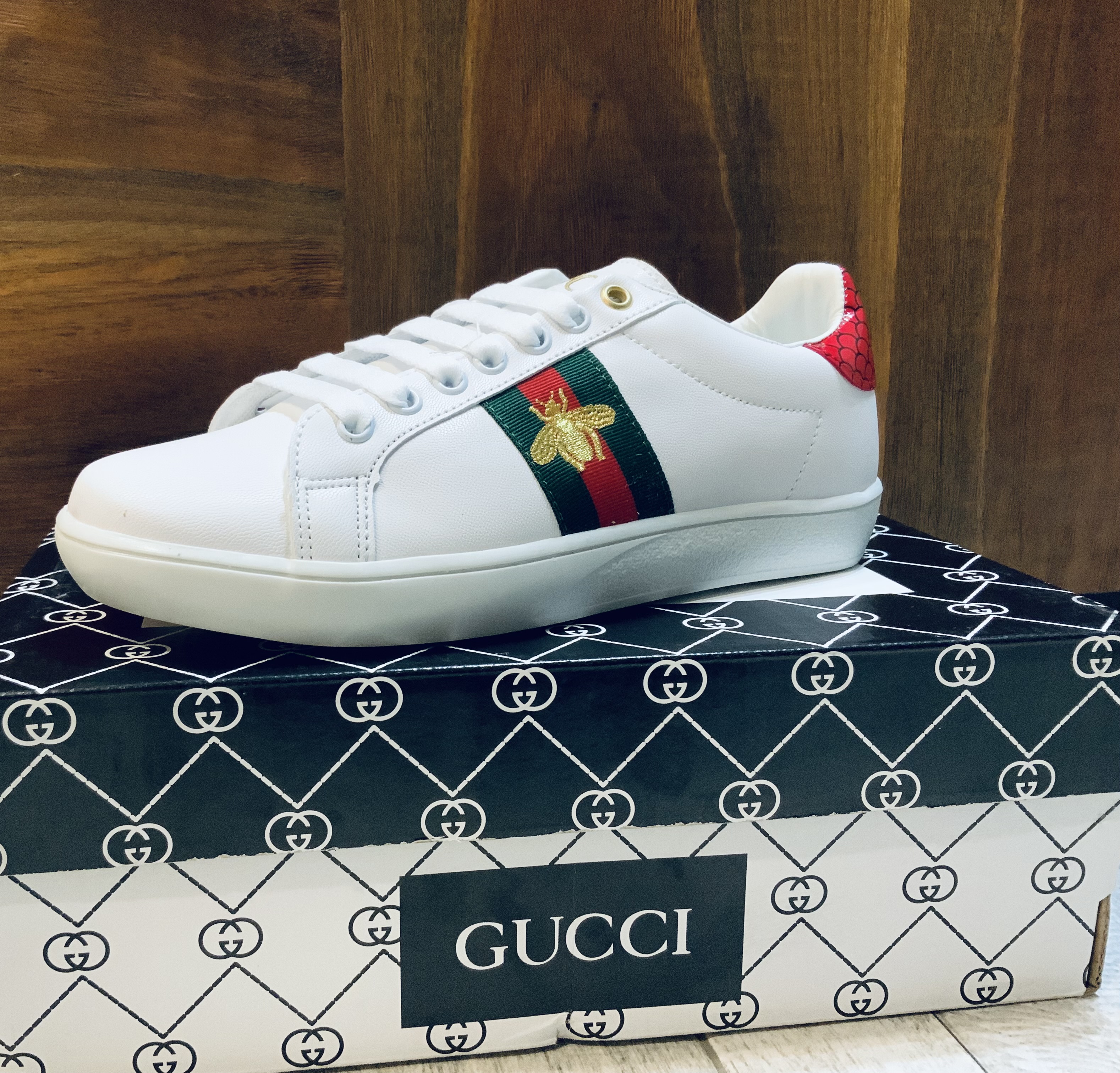 Tenis Gucci Abeja bordada 