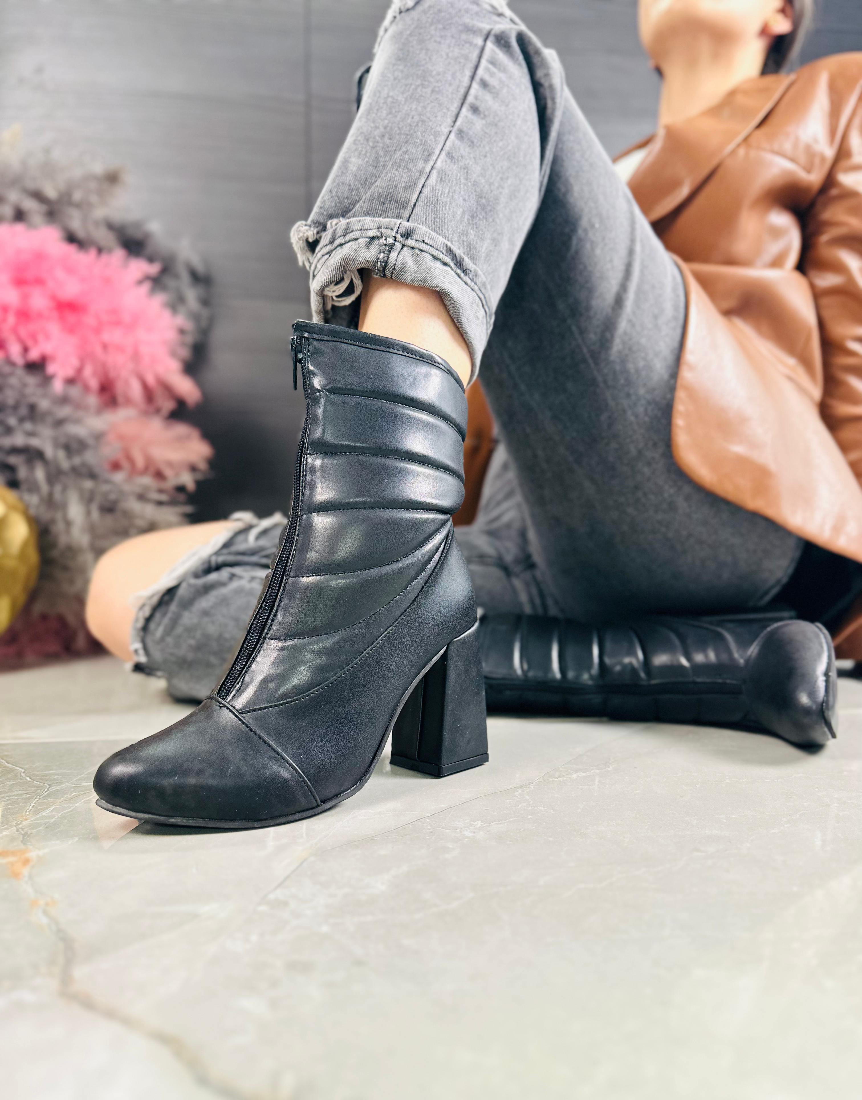 Botines de tacón negro