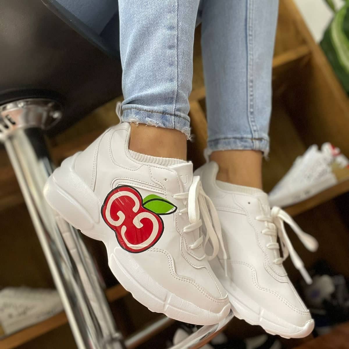 GUCCI con manzana 
