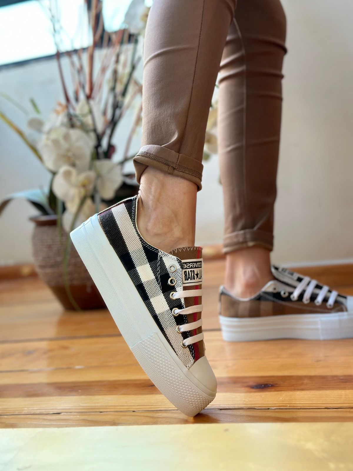 Converse Burberry cafe plataforma 
