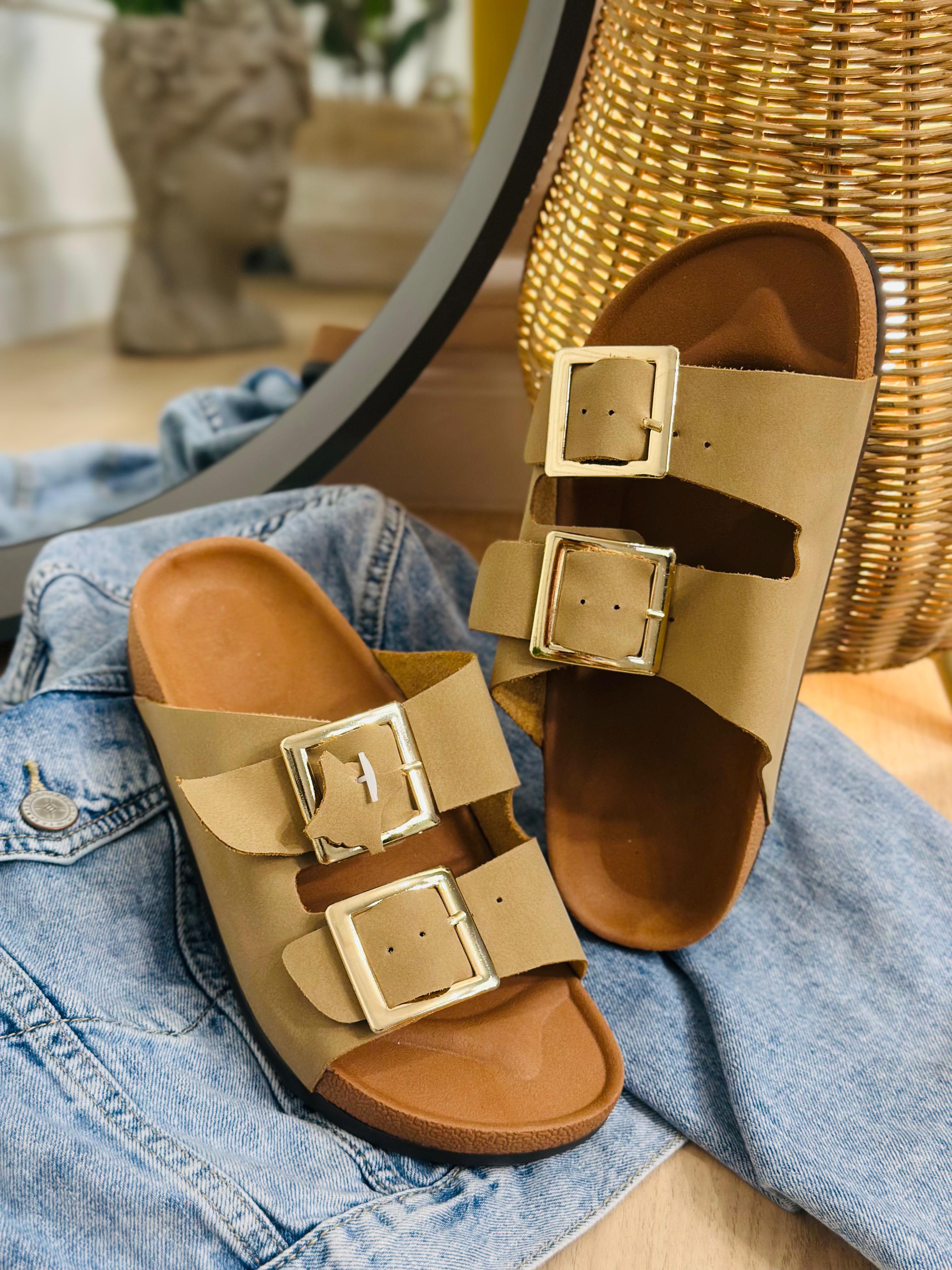Sandalias de hebilla dorada Camel piel 100%