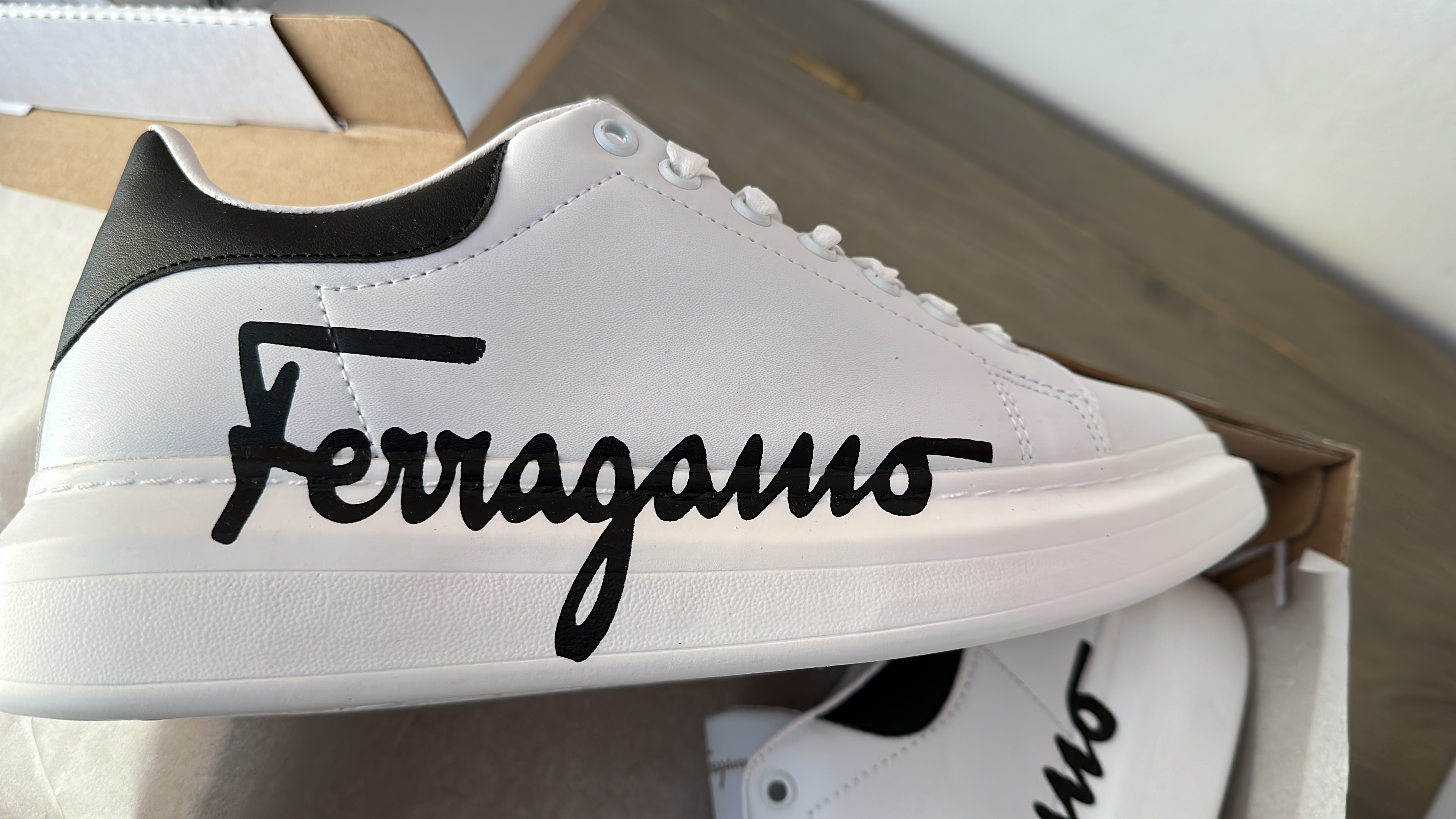 Salvatore Ferragamo Letras 