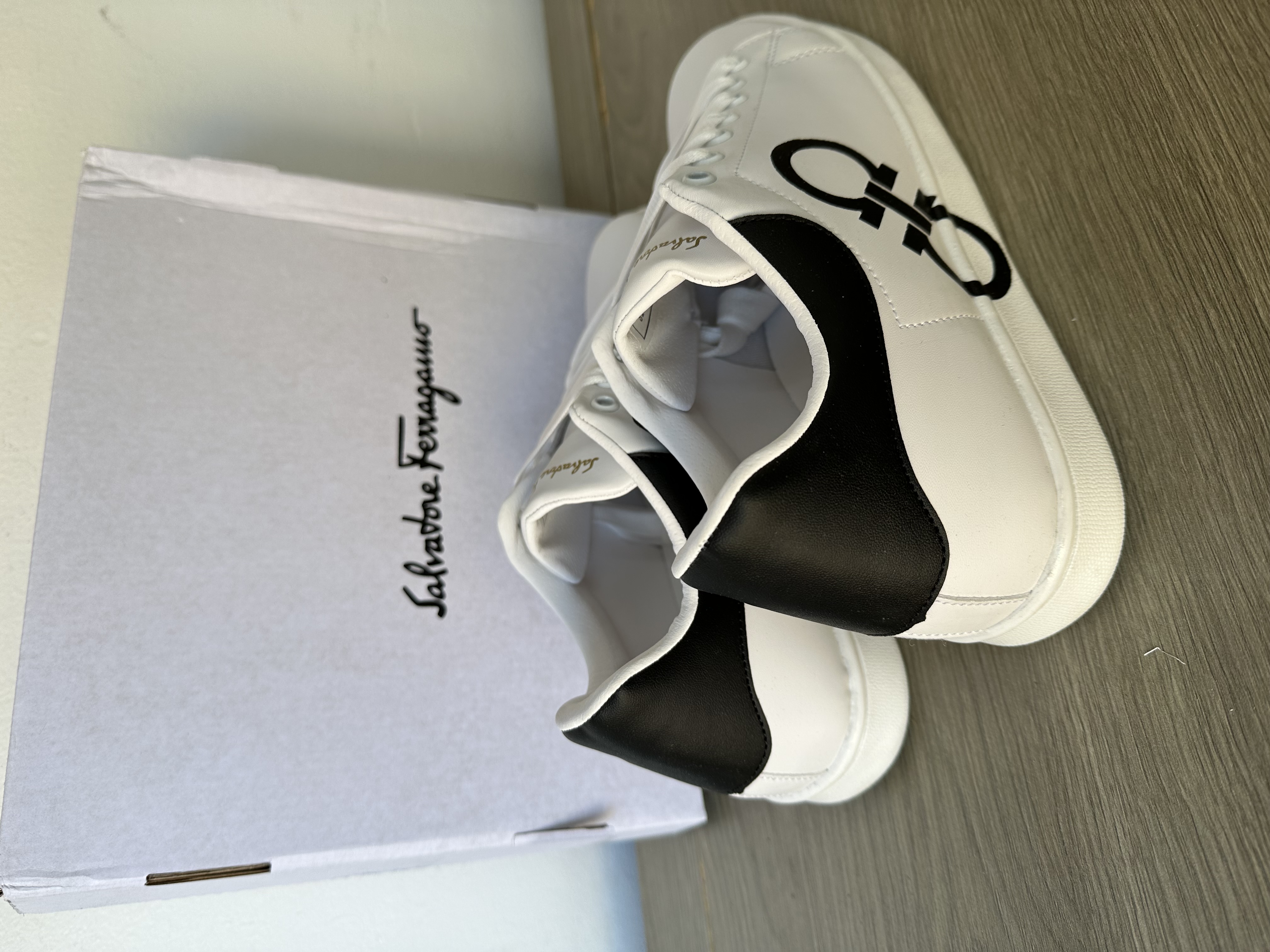 Ferragamo Logo P-2