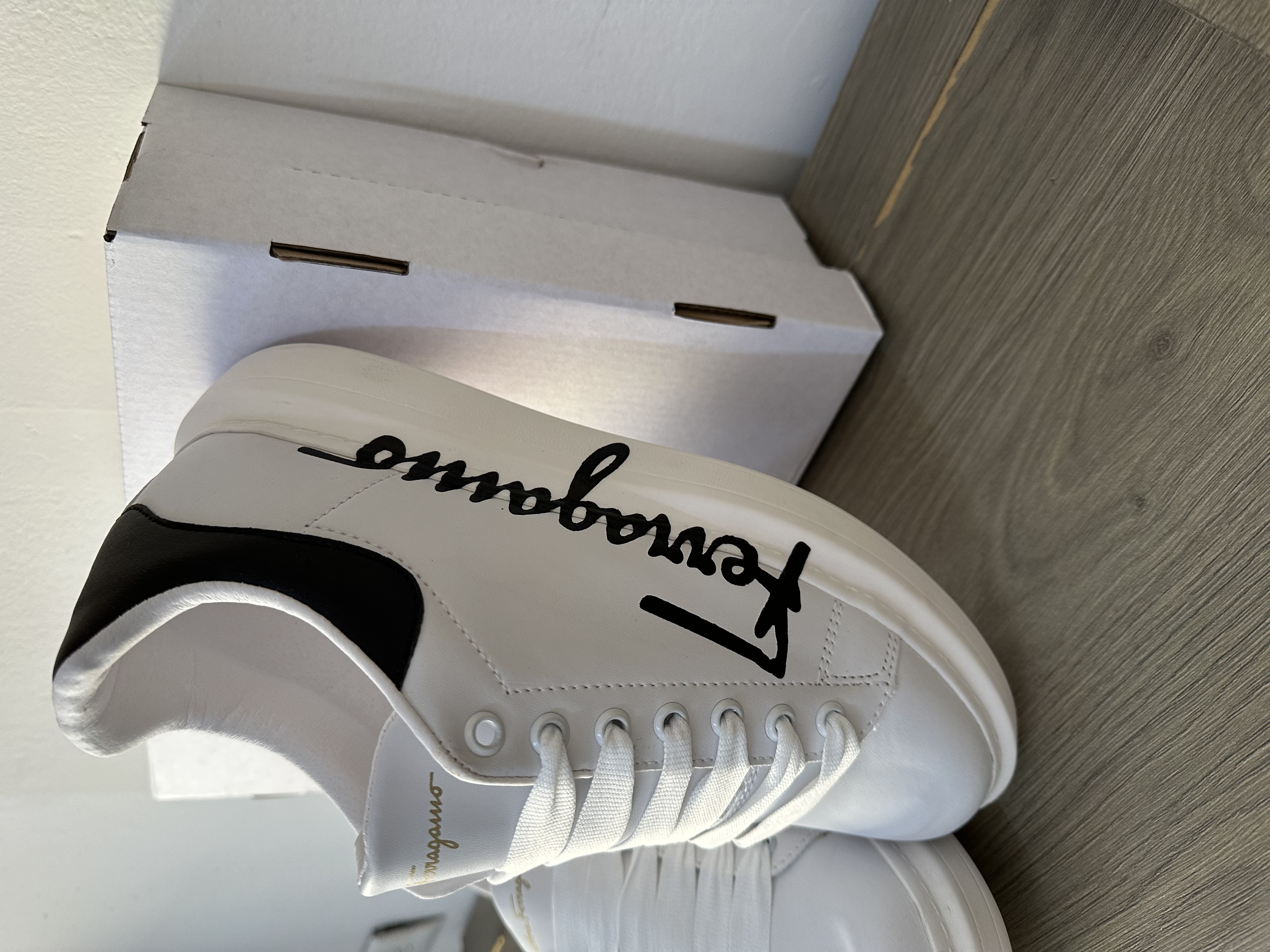 Salvatore Ferragamo Letras 