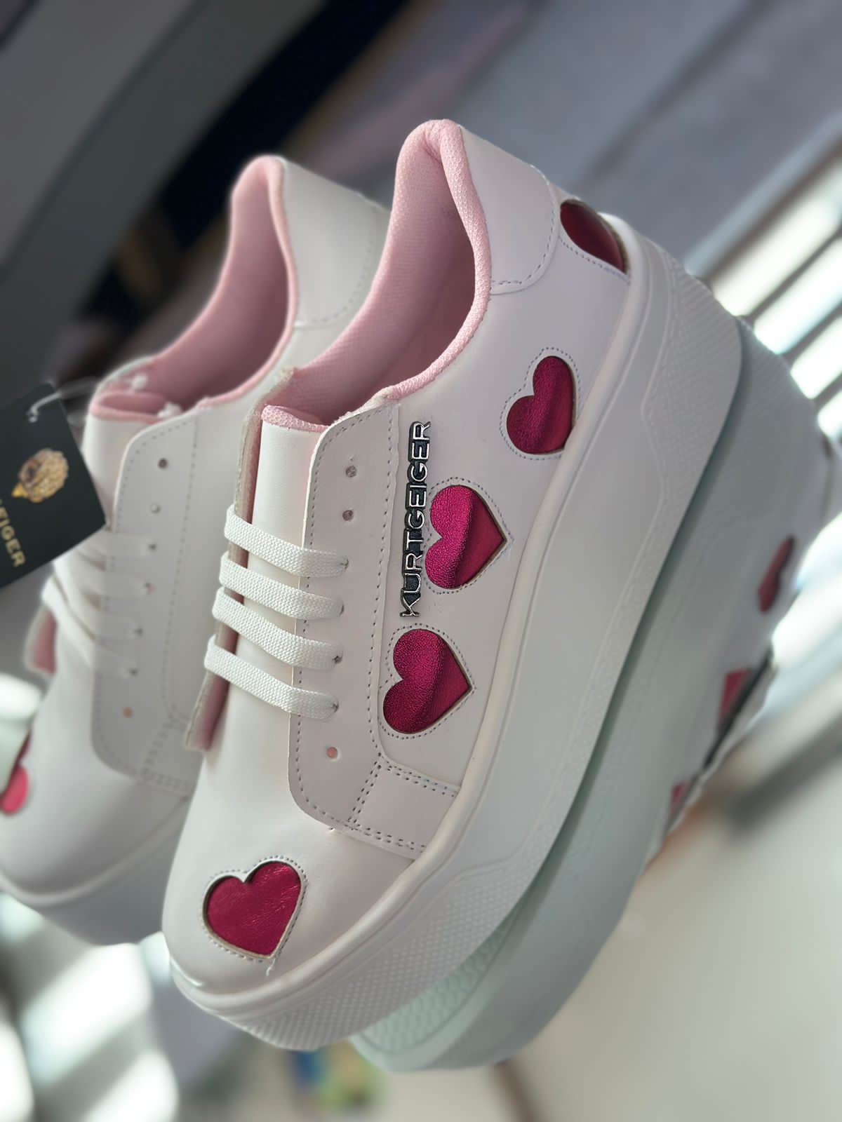 Tenis Kurt corazones rosas