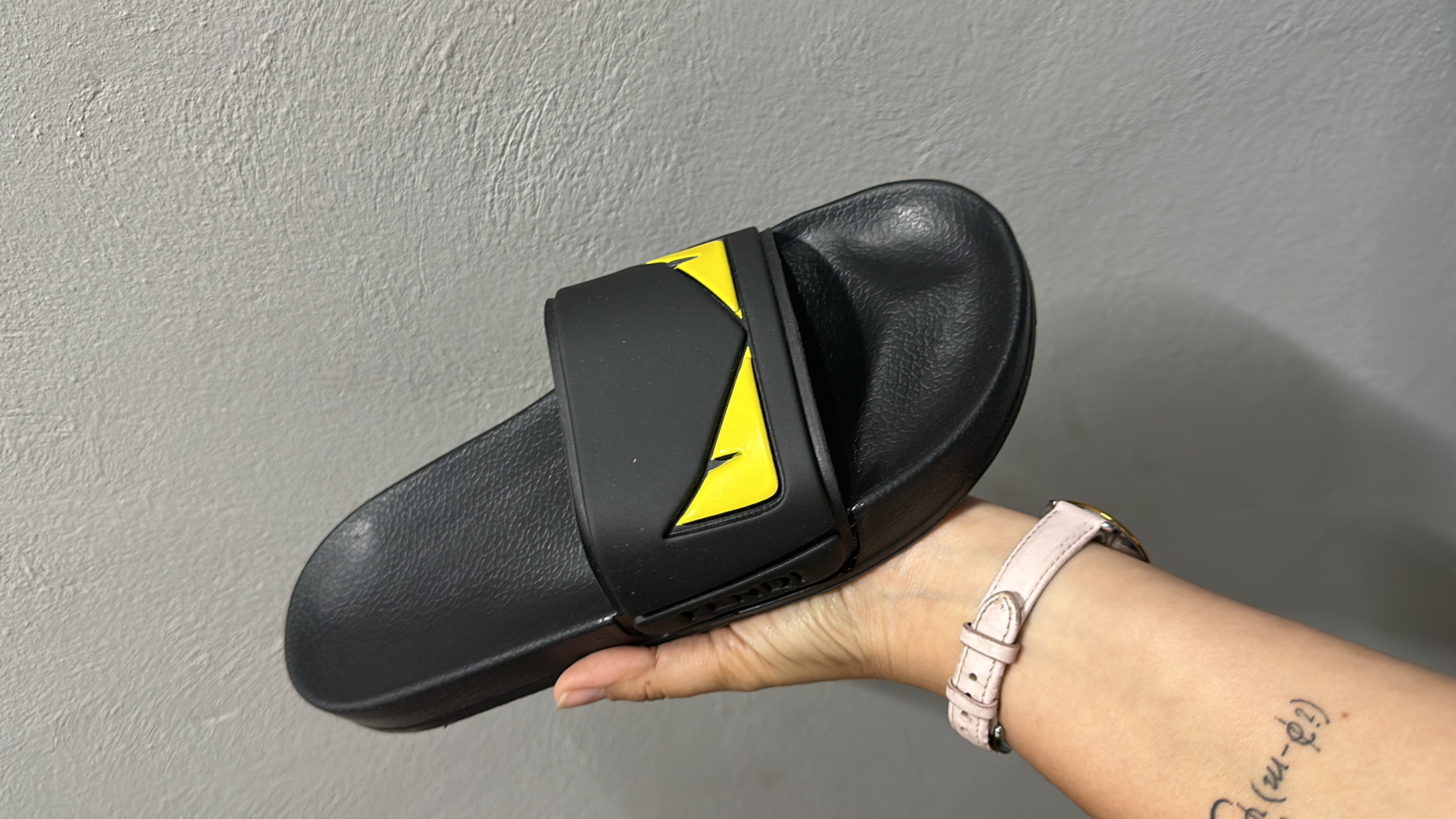 Sandalia FENDI negro 