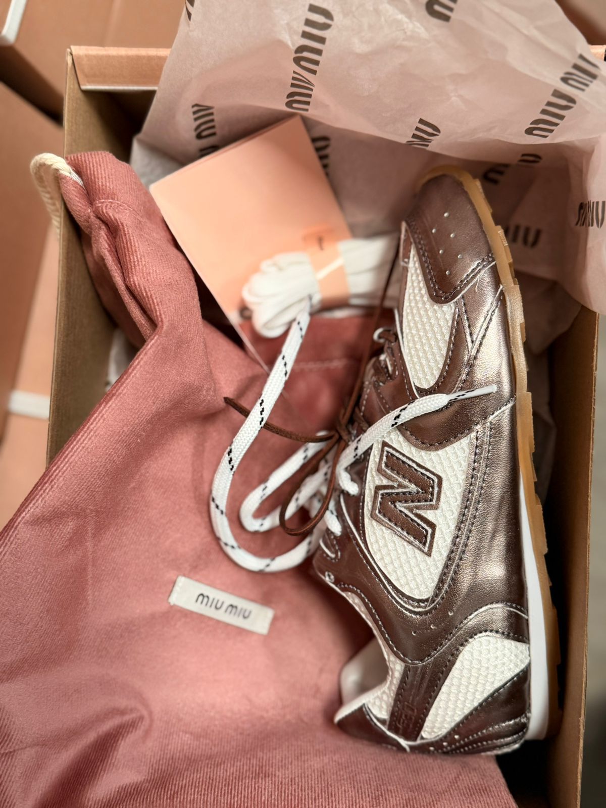 Tenis Miu Miu x New Balance