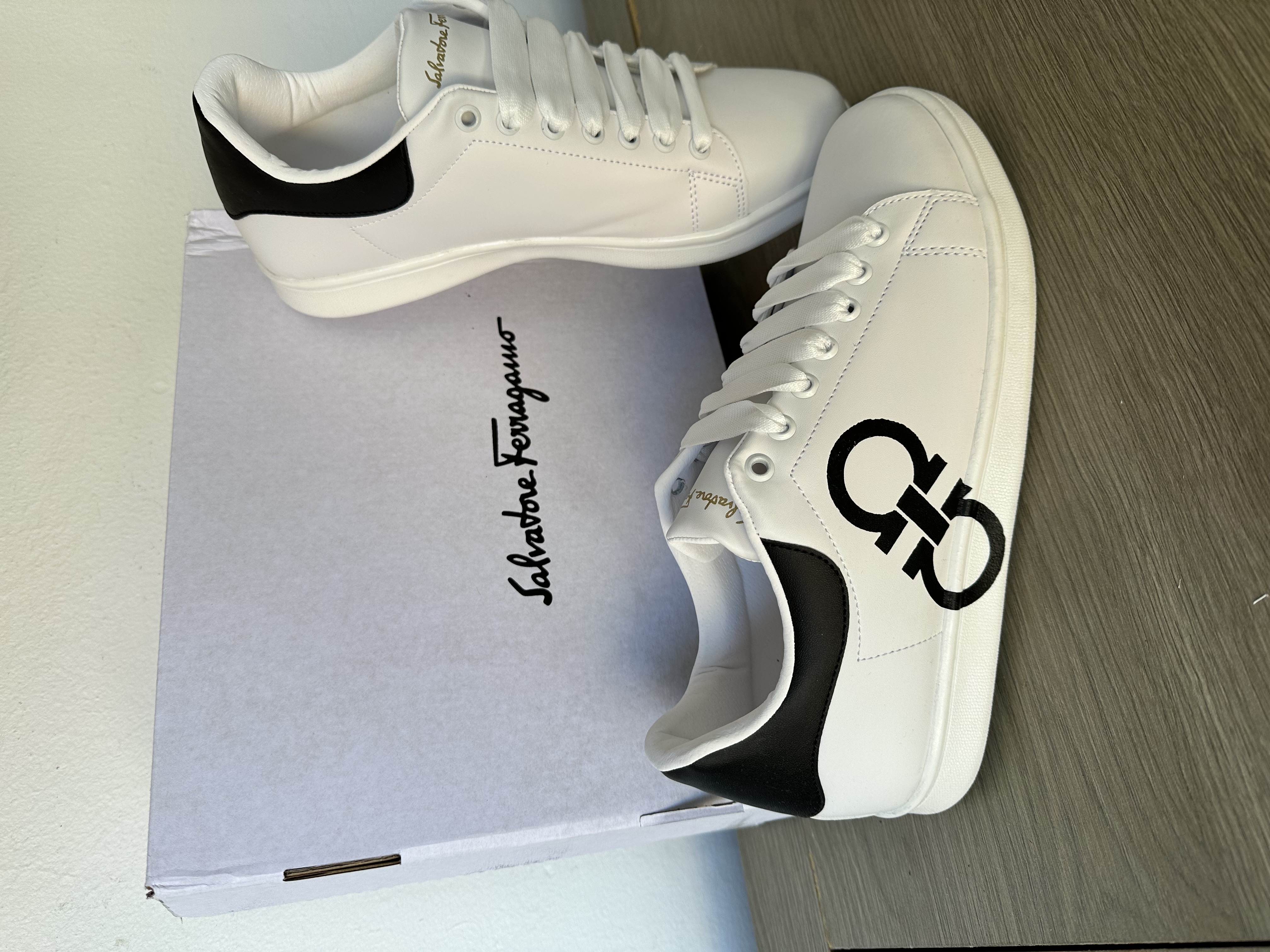 Ferragamo Logo P-2