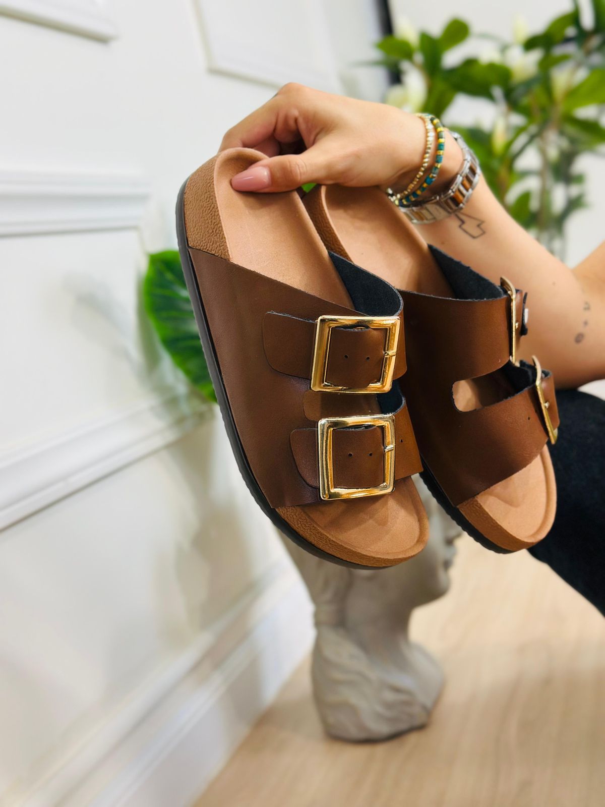 Sandalias de piel café
