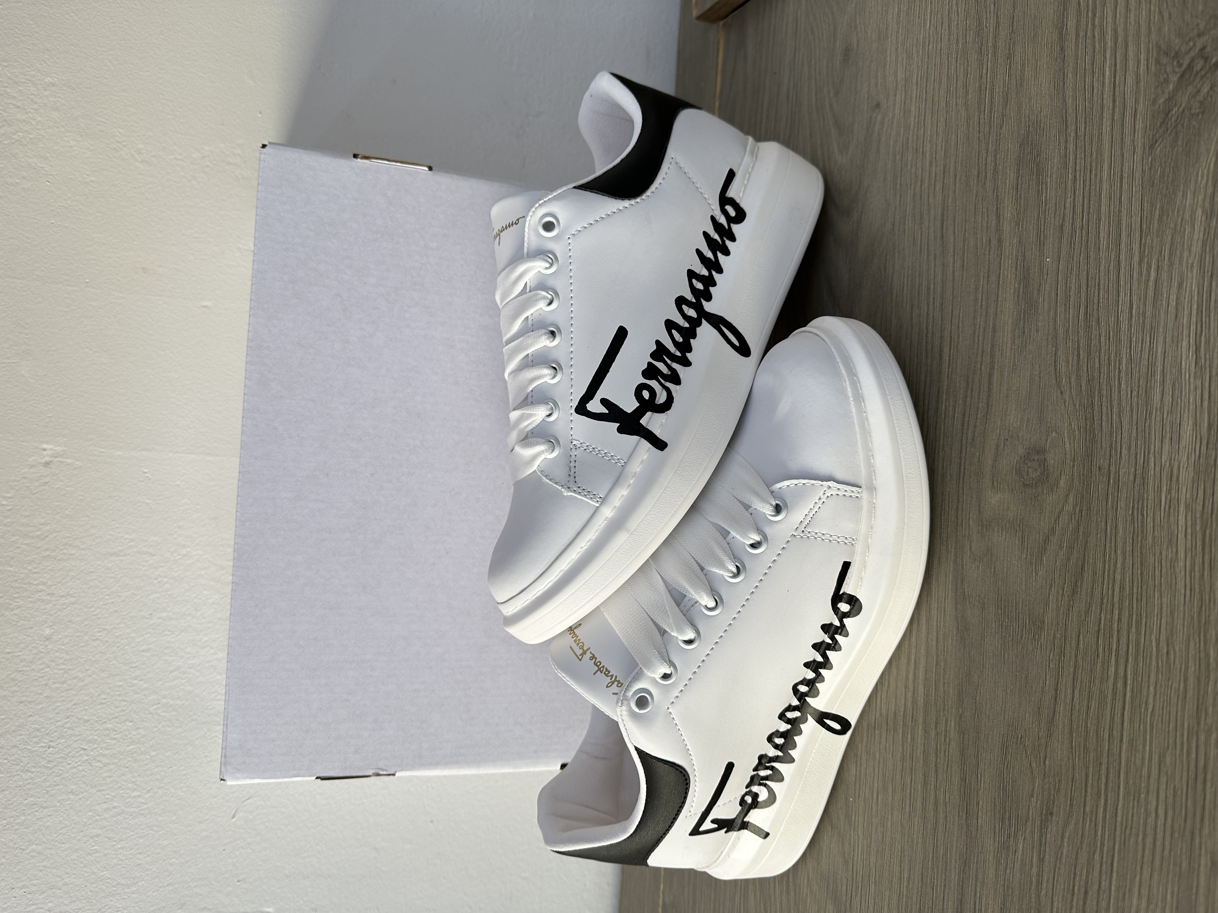 Salvatore Ferragamo Letras 