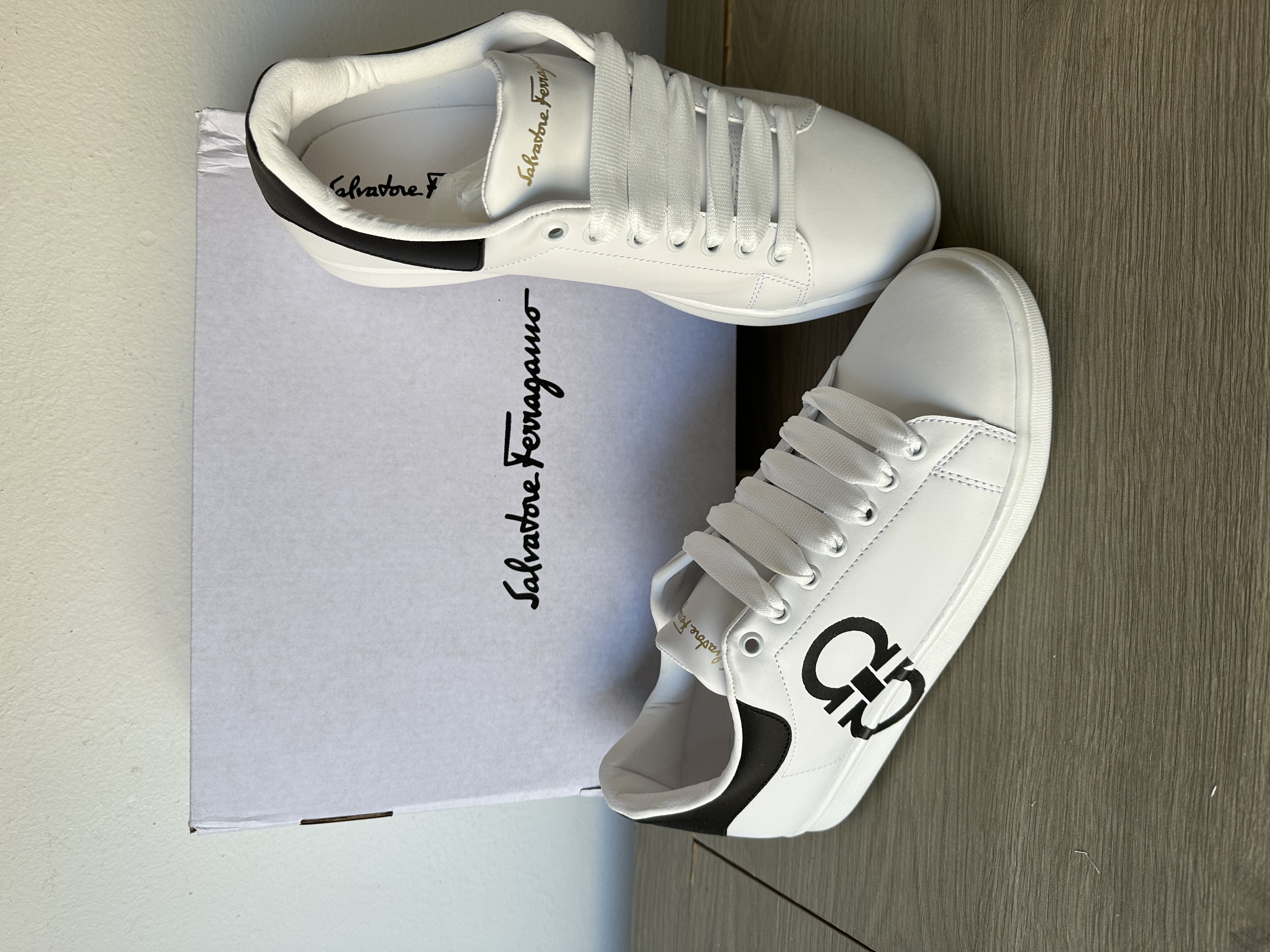 Ferragamo Logo P-2