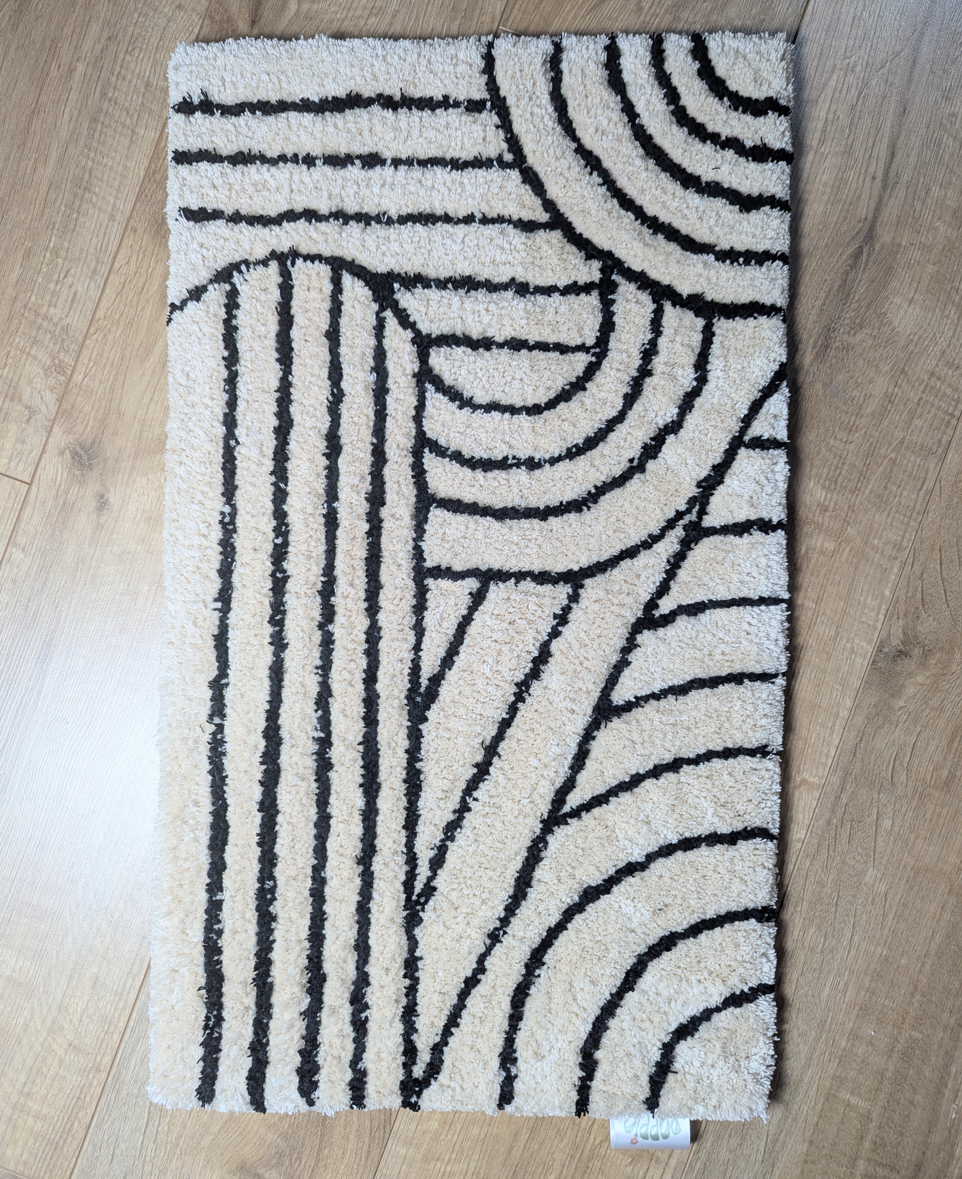 Tapis moderne à motifs linéaires