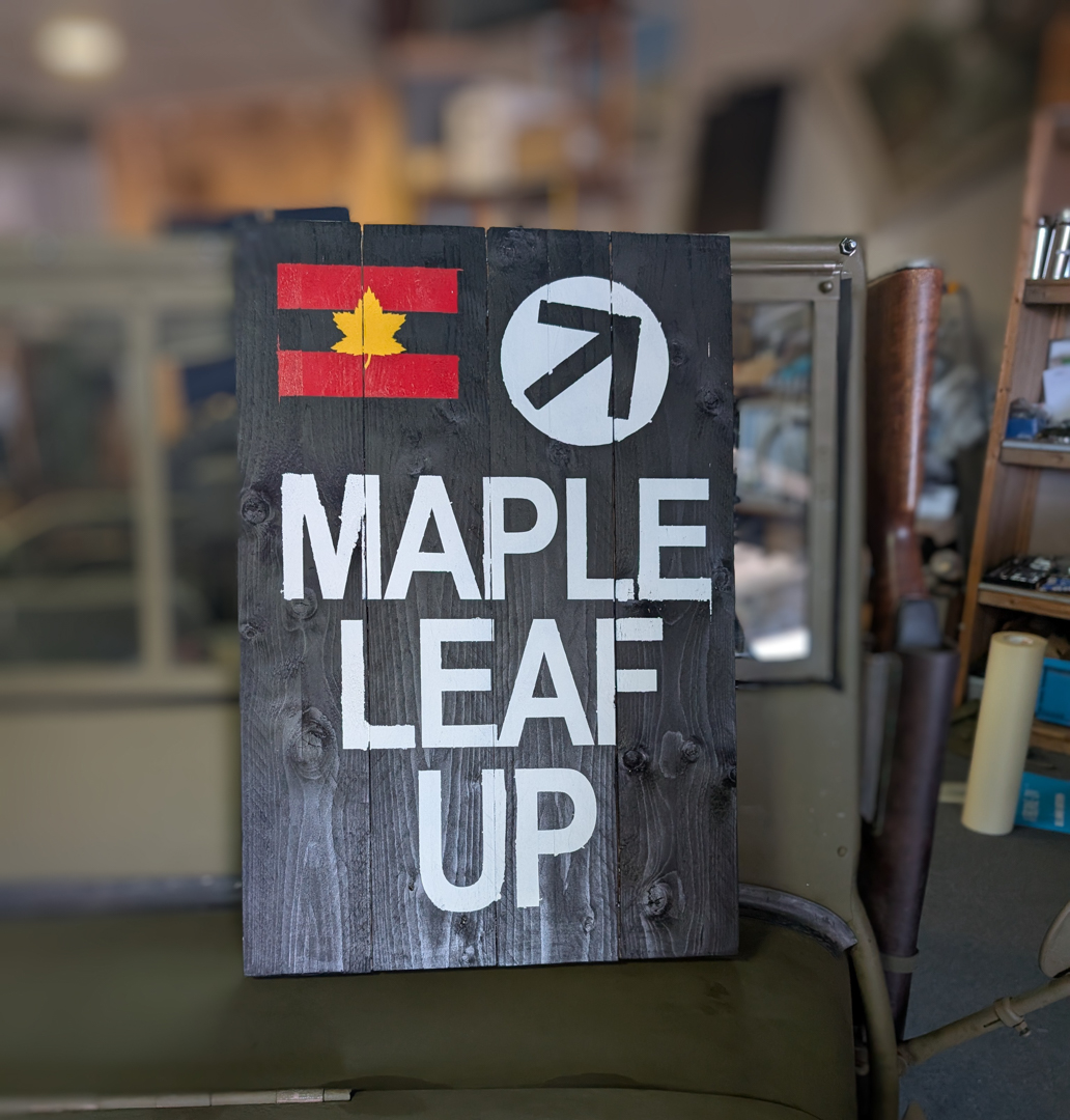 Luxe handgemaakt bord Maple Leaf up