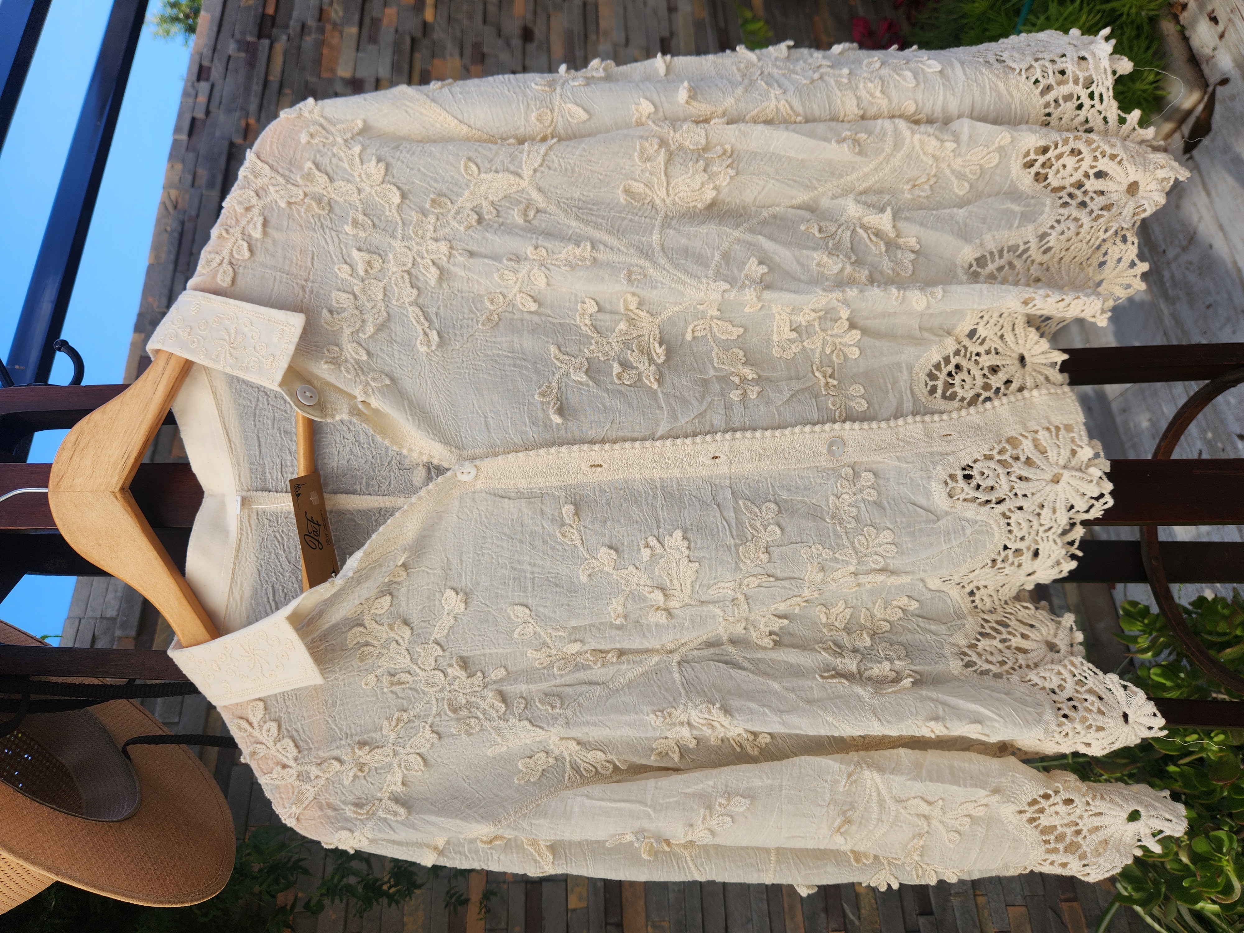 Camisa india bordada en crudo