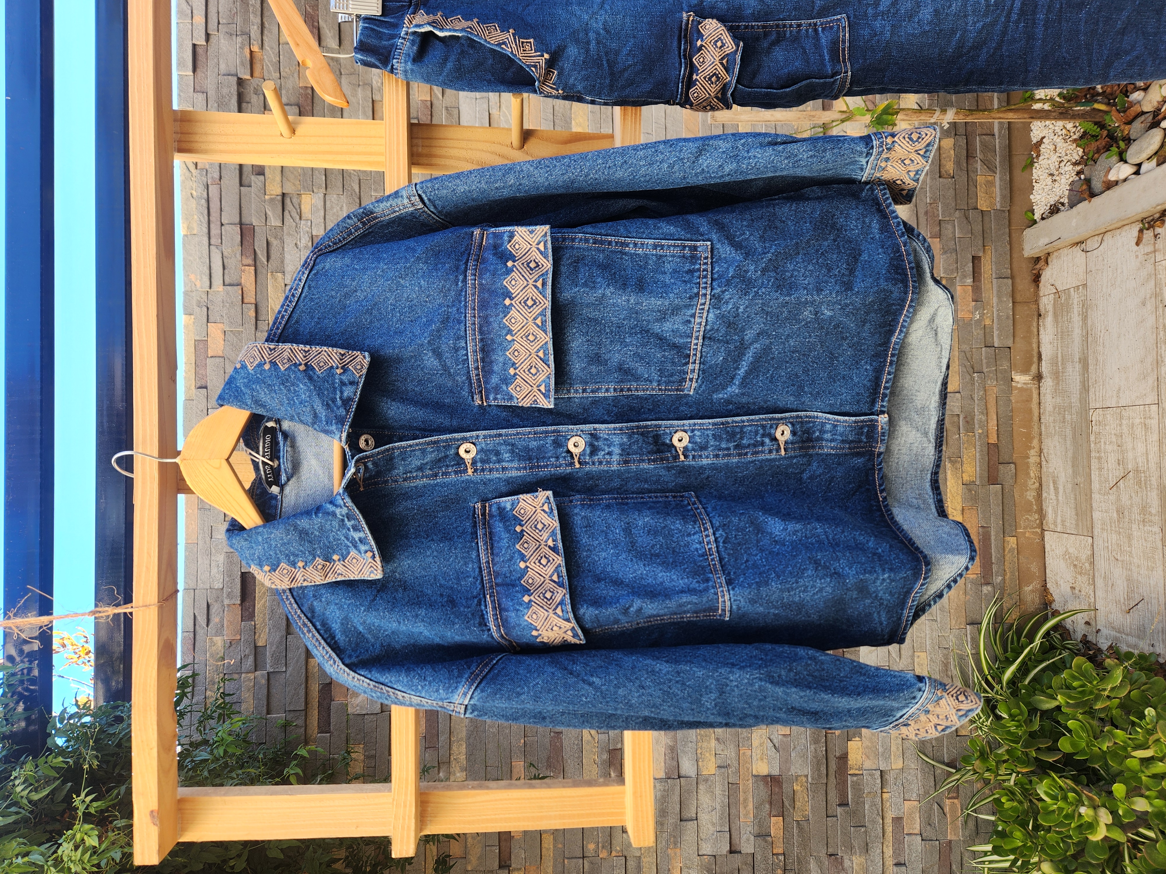 Campera de jean bordada