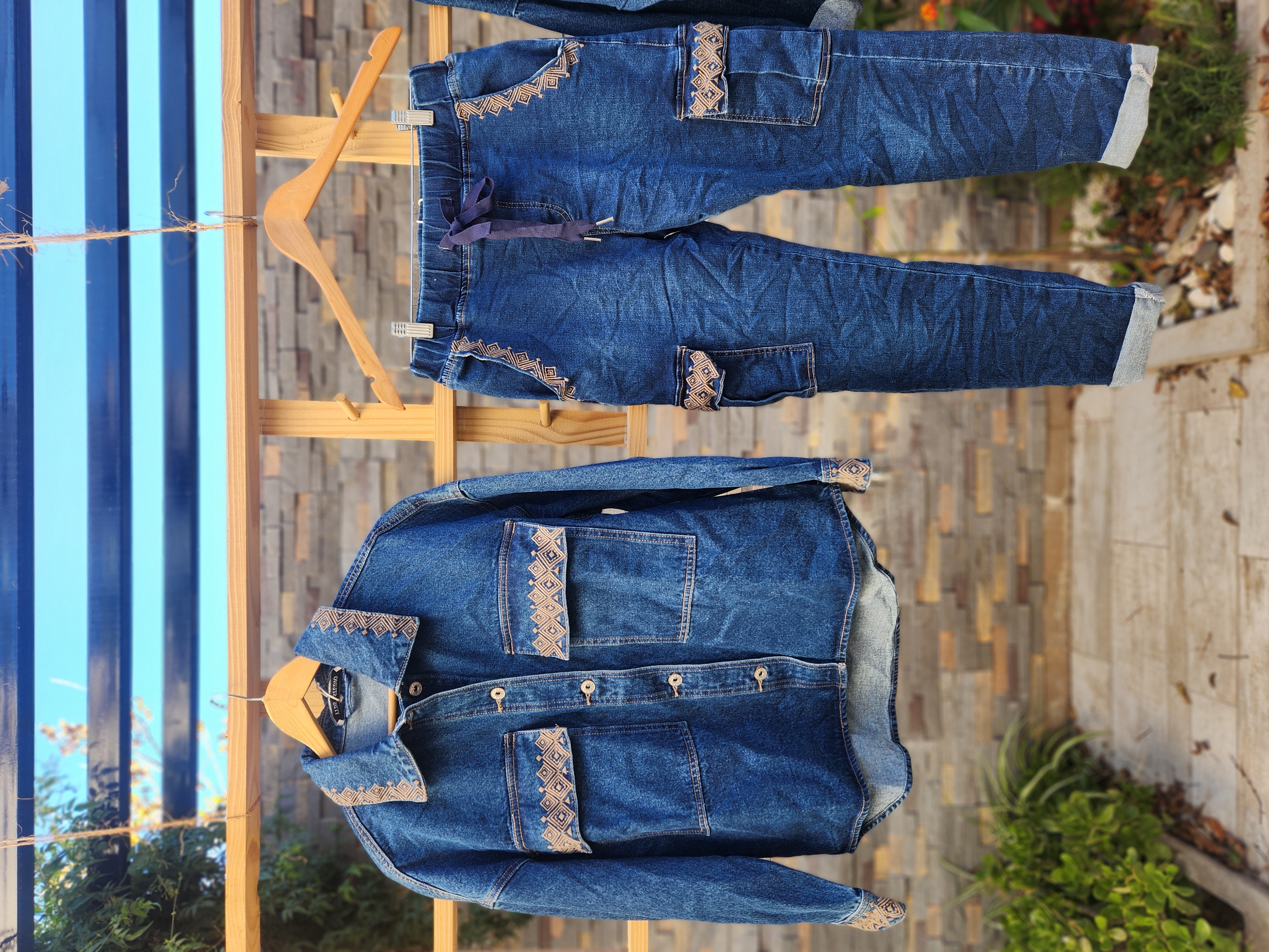 Campera de jean bordada