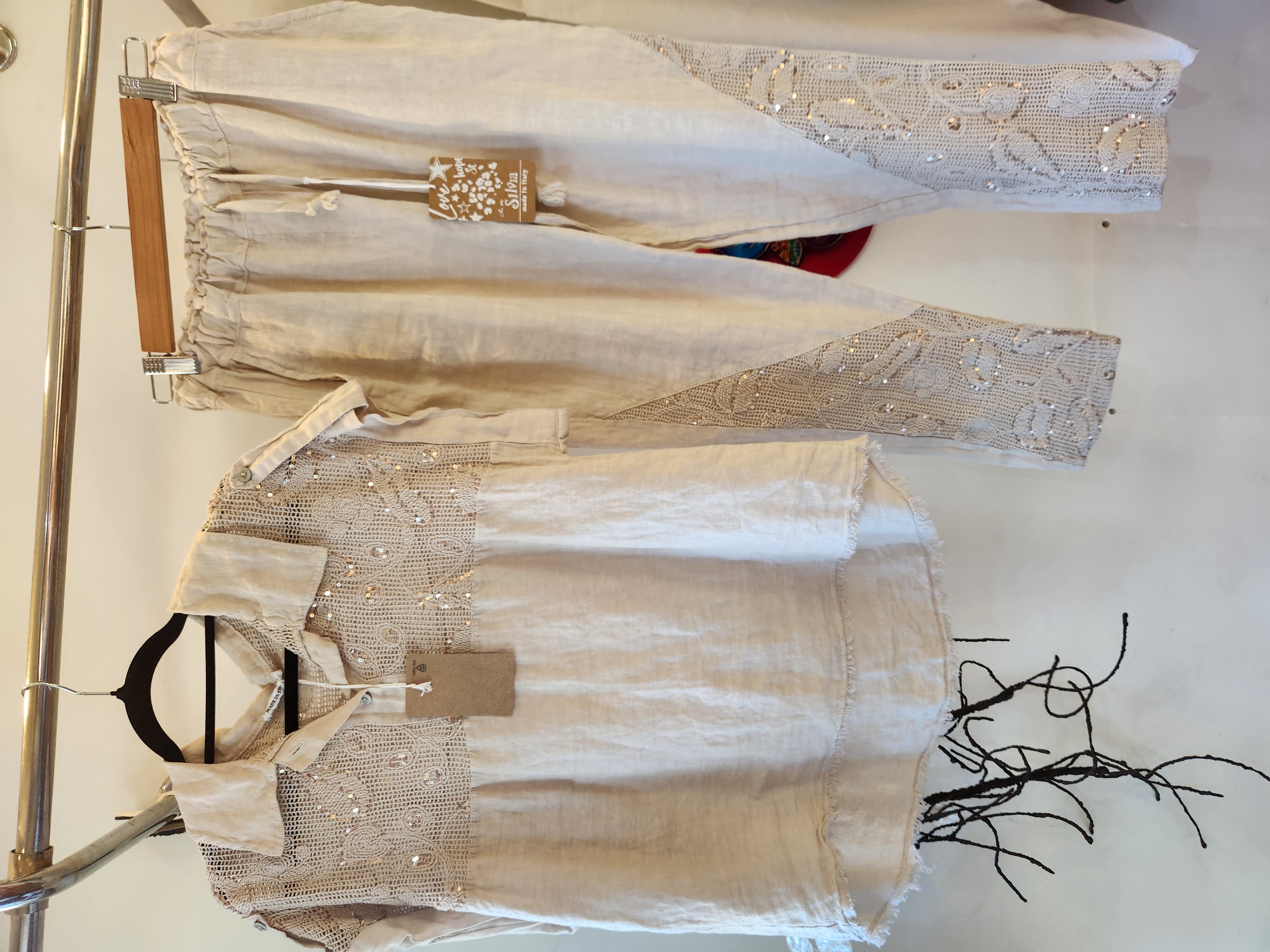 Conjunto de lino bordado y combinado con red algodón