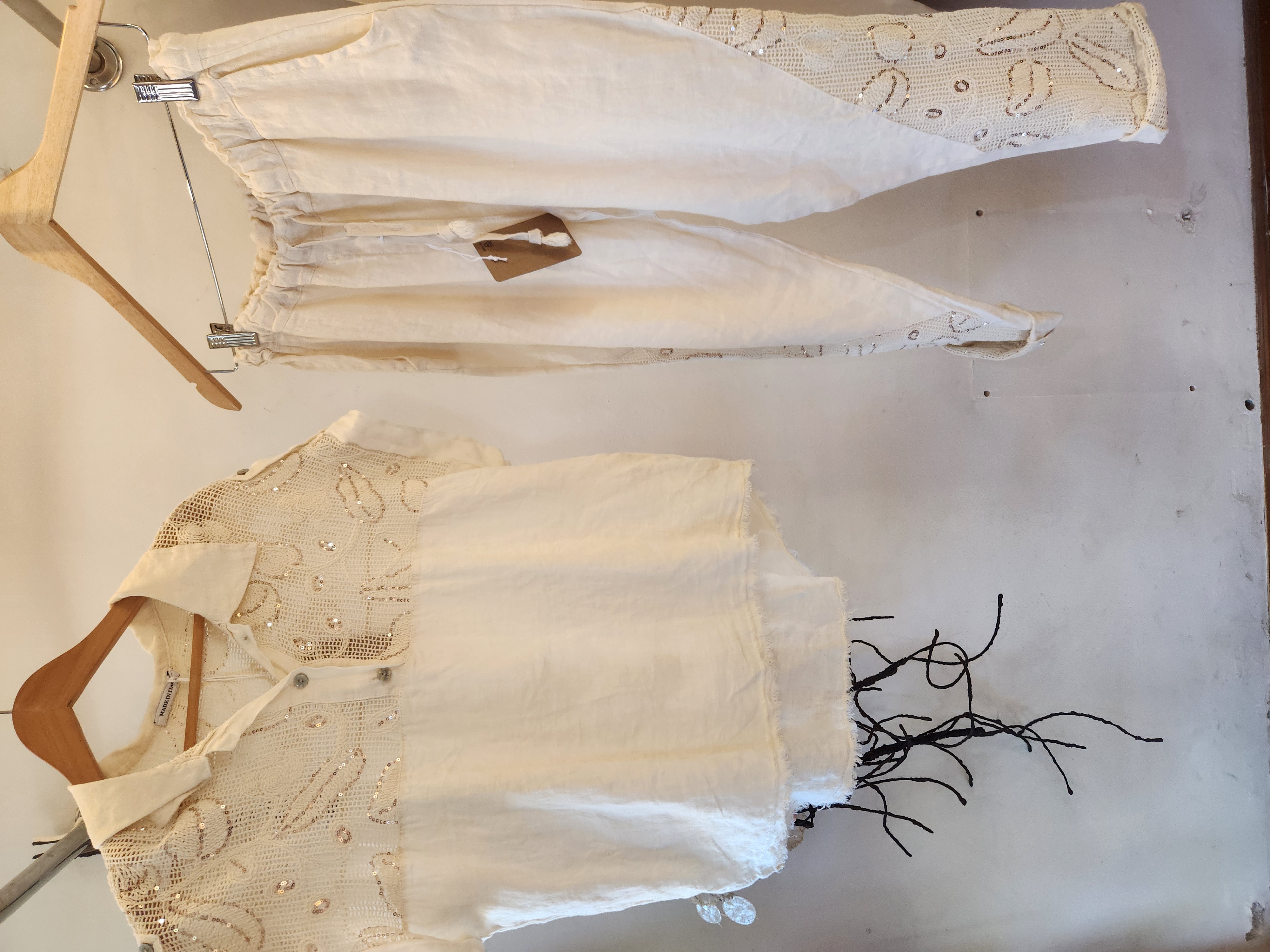 Conjunto bordado en lino