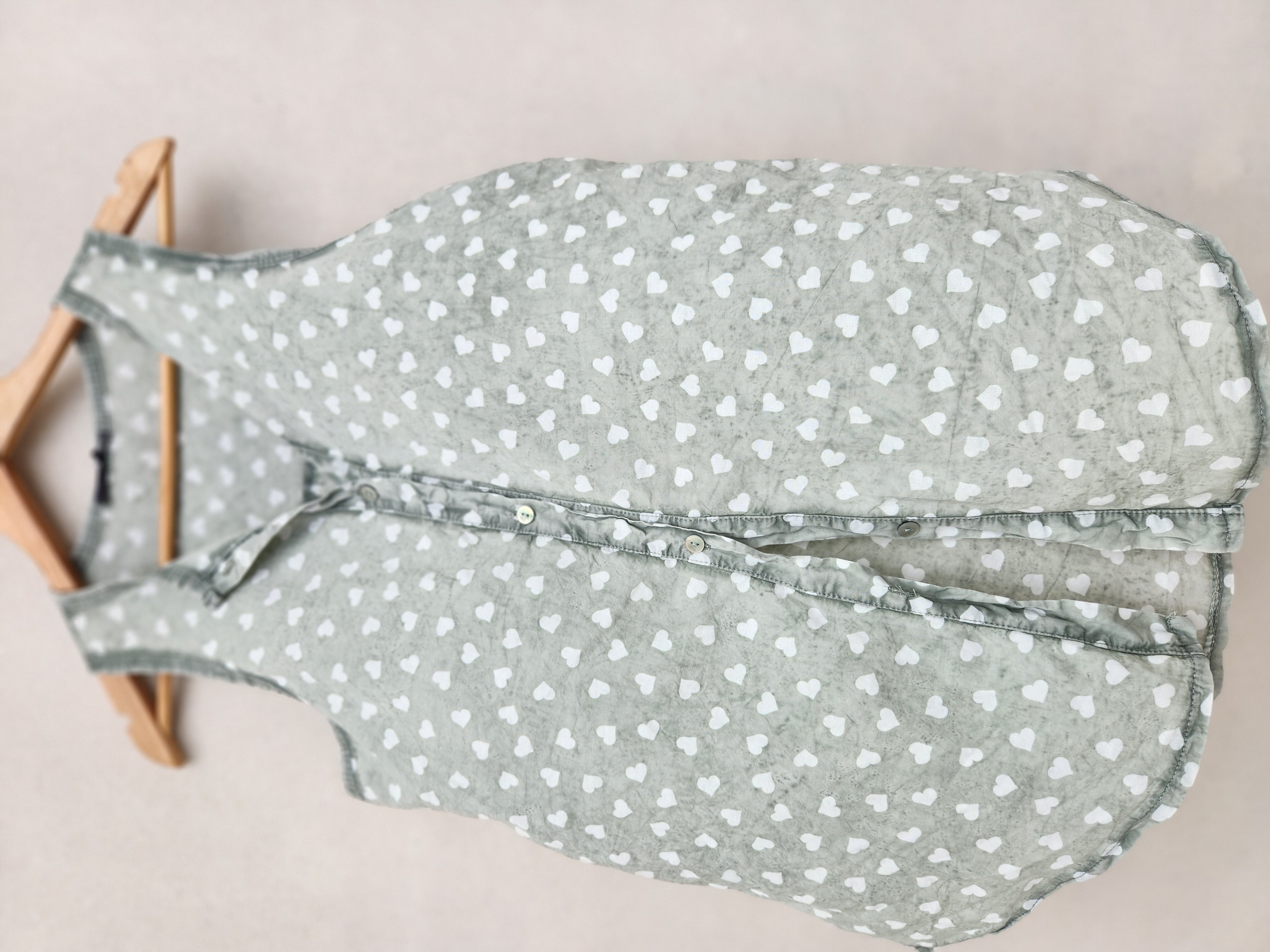 Blusa sin mangas de corazones