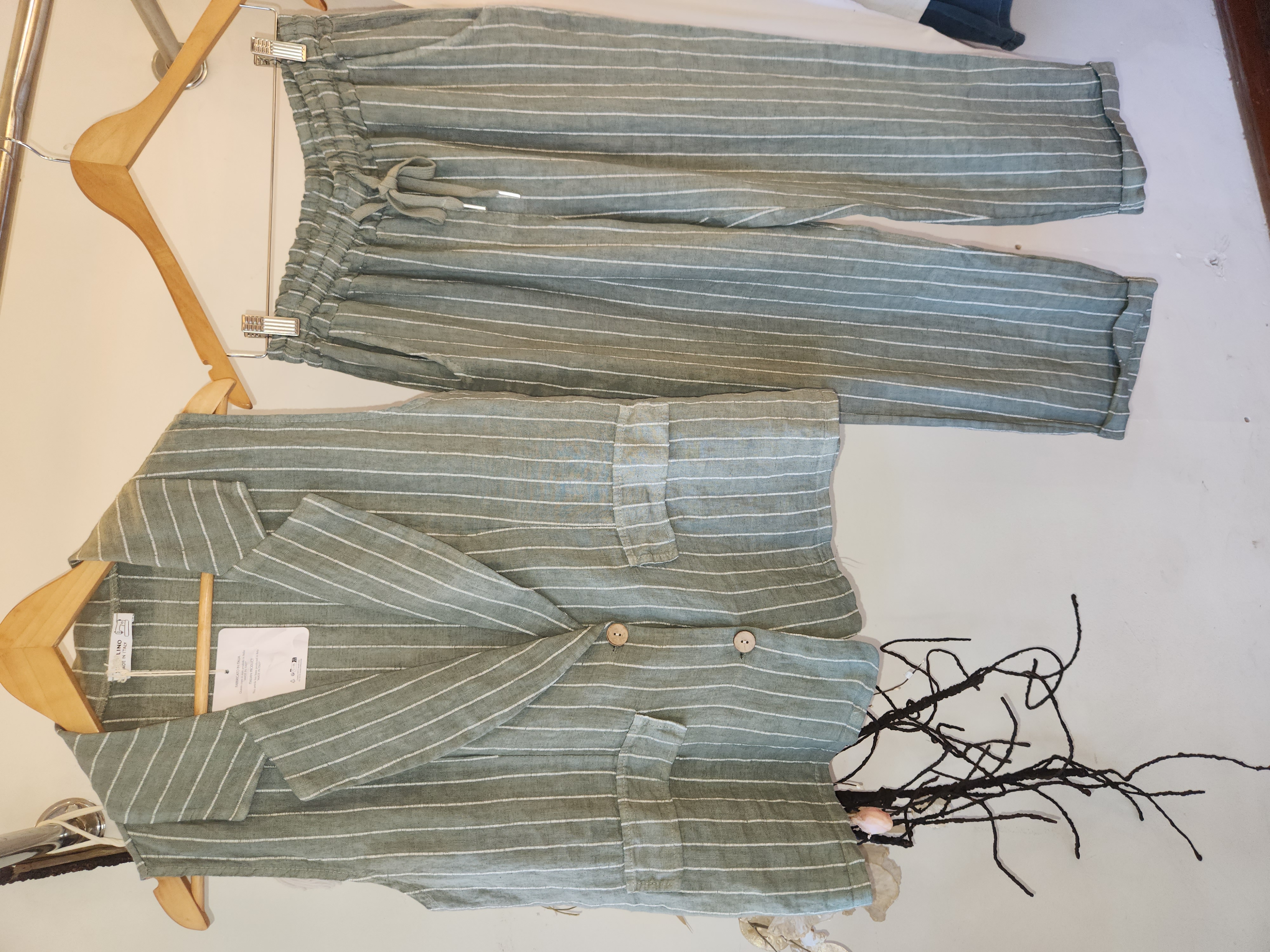 Conjunto de babucha y chaleco con rayas verdes