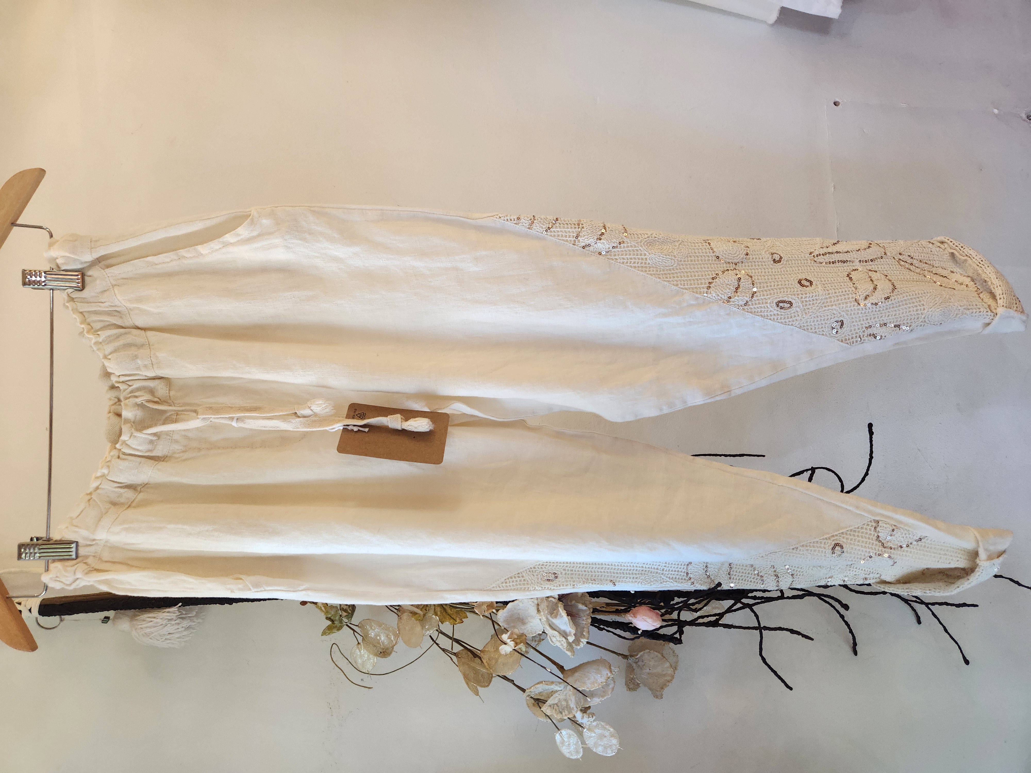 Conjunto bordado en lino