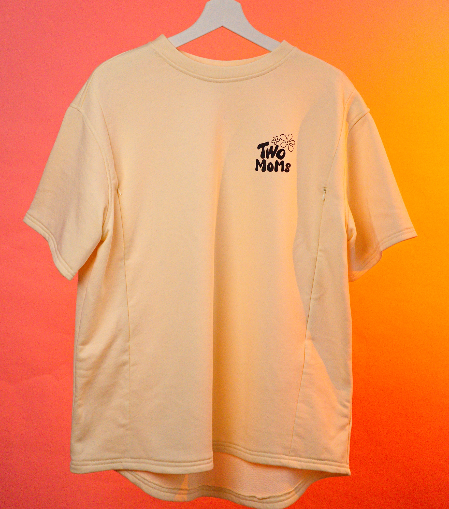 Šviesus žindymo kostiumėlis