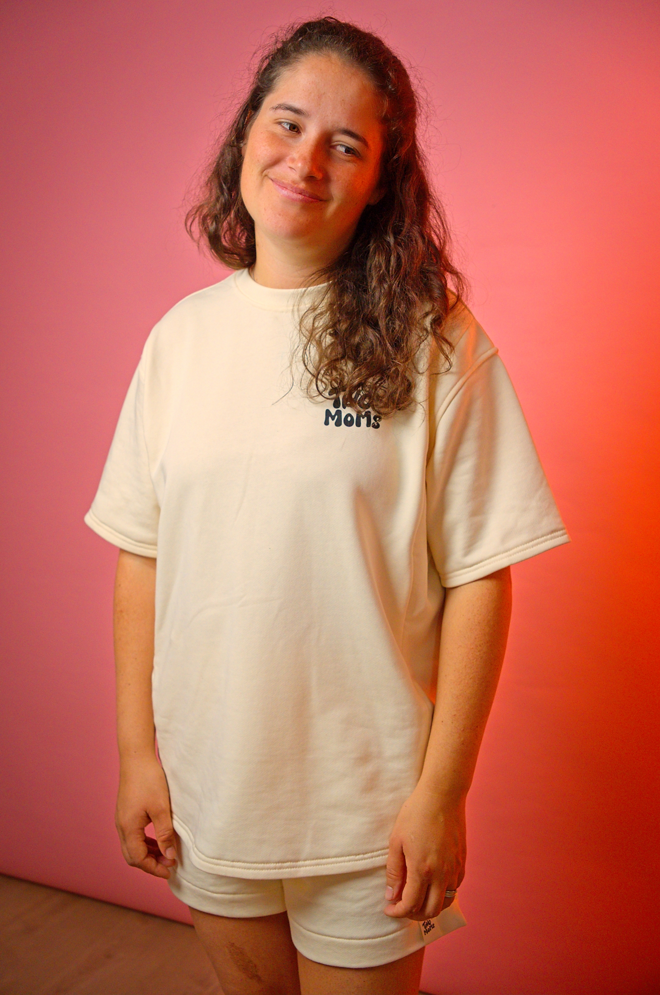 Šviesus žindymo kostiumėlis