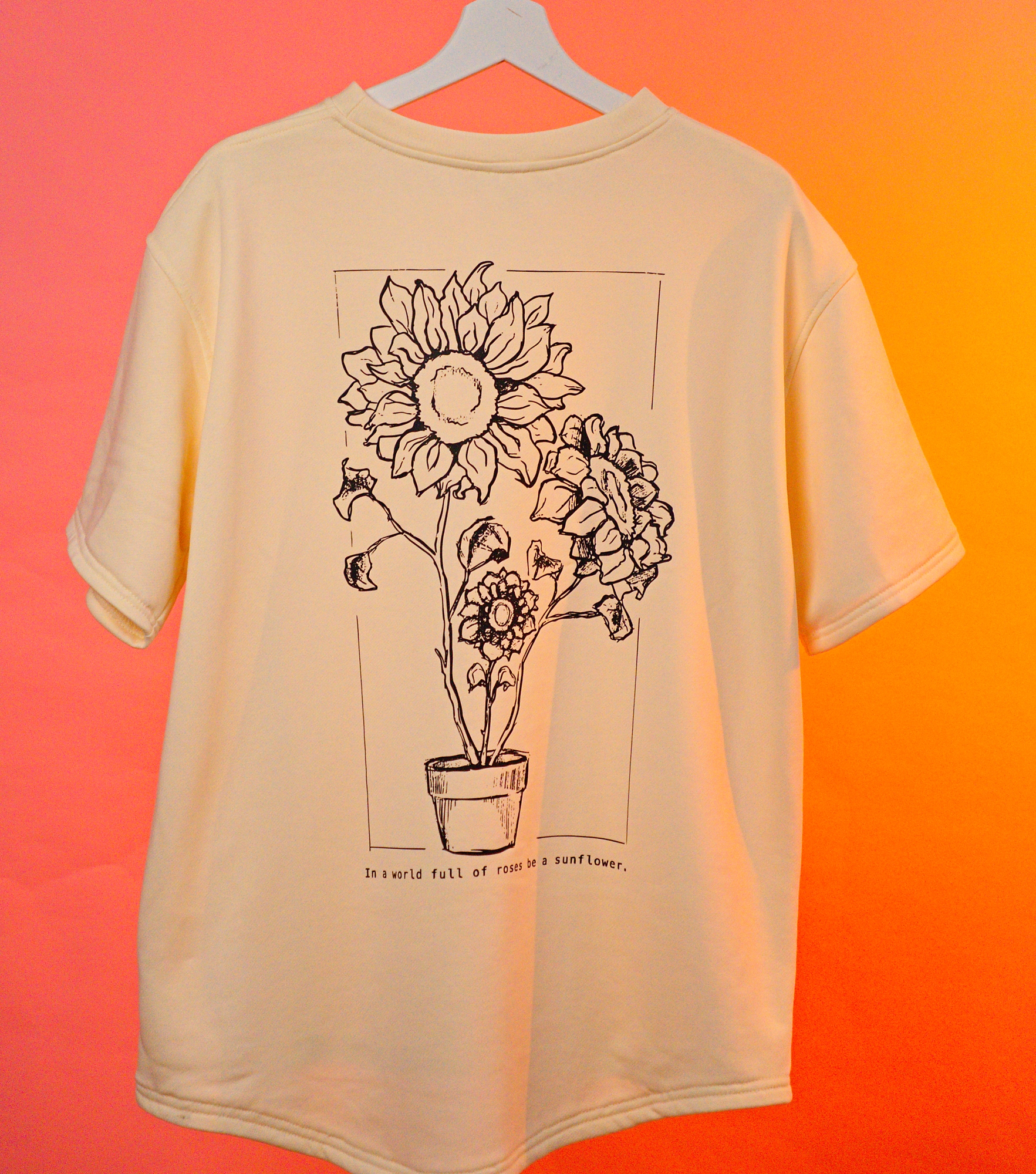 Šviesus žindymo marškinėliai