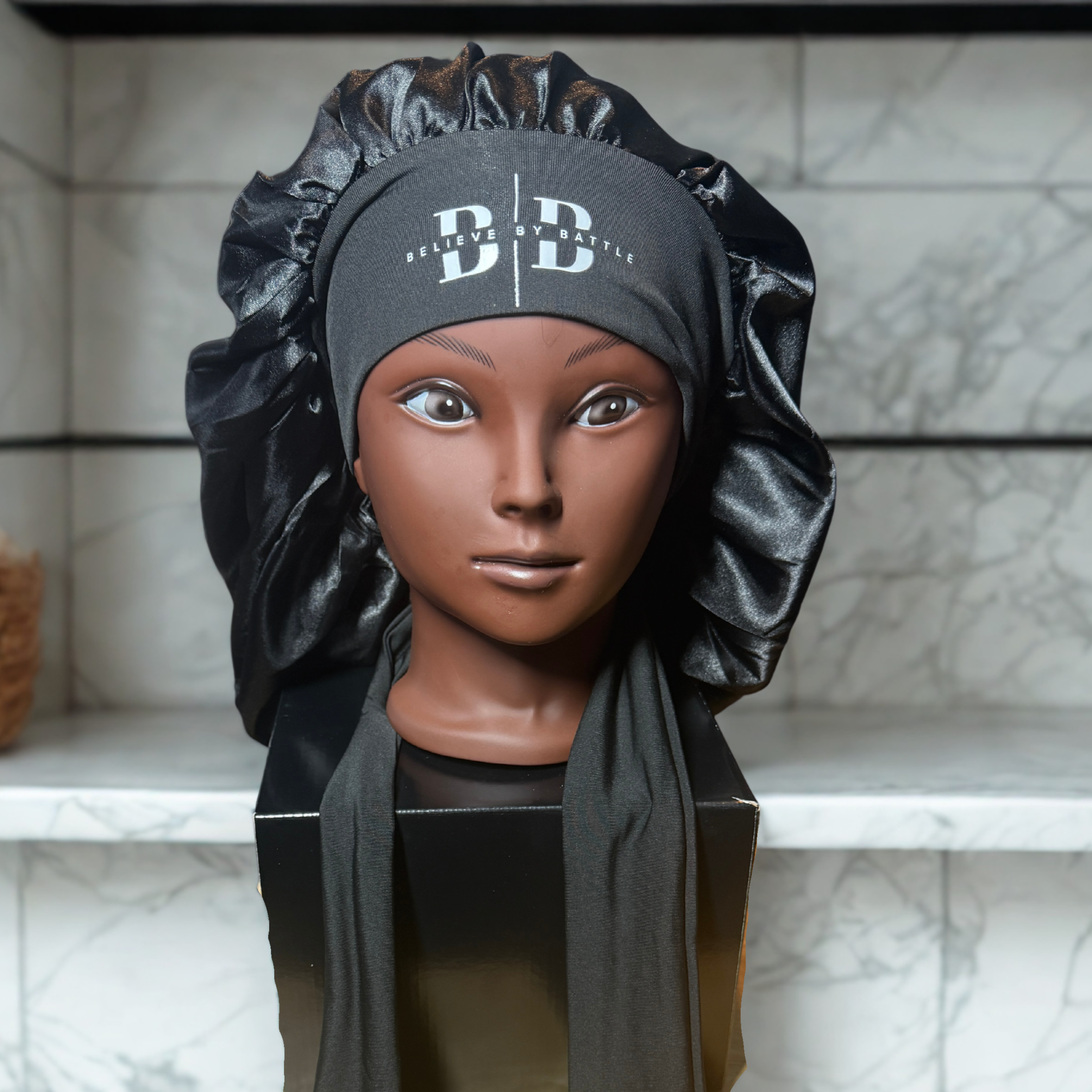 STRENGTH – Black LUXE Bonnet