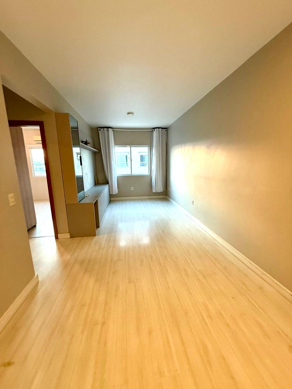 APARTAMENTO ÓTIMO CUSTO BENEFÍCIO SEMI MOBILIADO