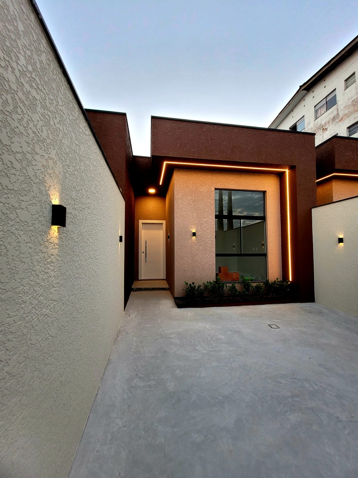 OPORTUNIDADE! Casa Nova 2 Dormitórios (1suíte+1/4)