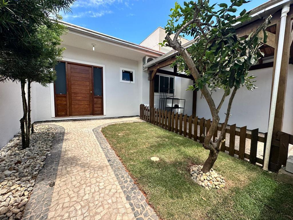 REVENDA! CASA TÉRREA COM EDÍCULA E VAGA DE GARAGEM COBERTA