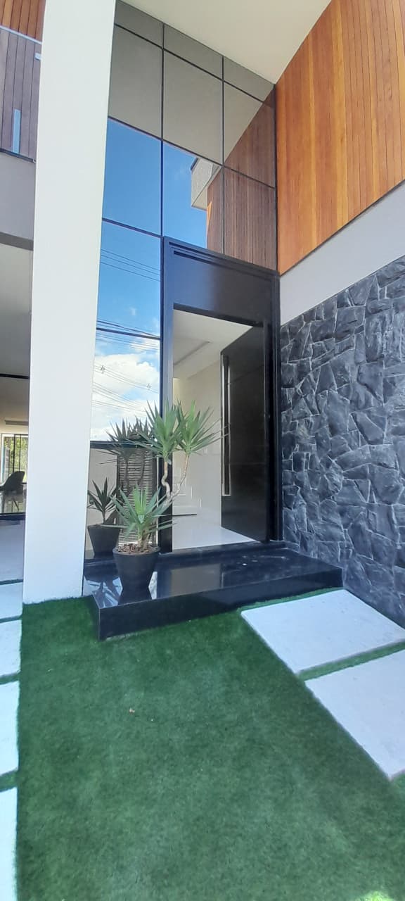 SOBRADO NOVO ALTO PADRÃO COM 3 SUÍTES