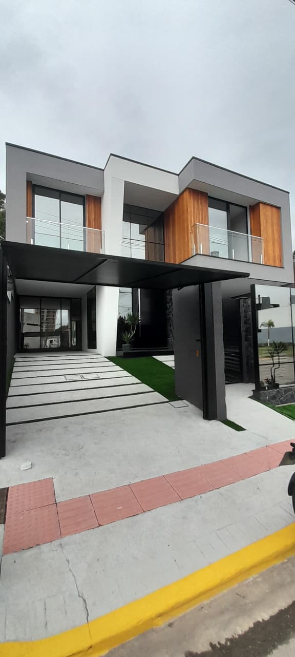 SOBRADO NOVO ALTO PADRÃO COM 3 SUÍTES