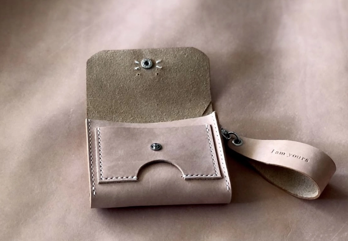Pink cat design leather card holder