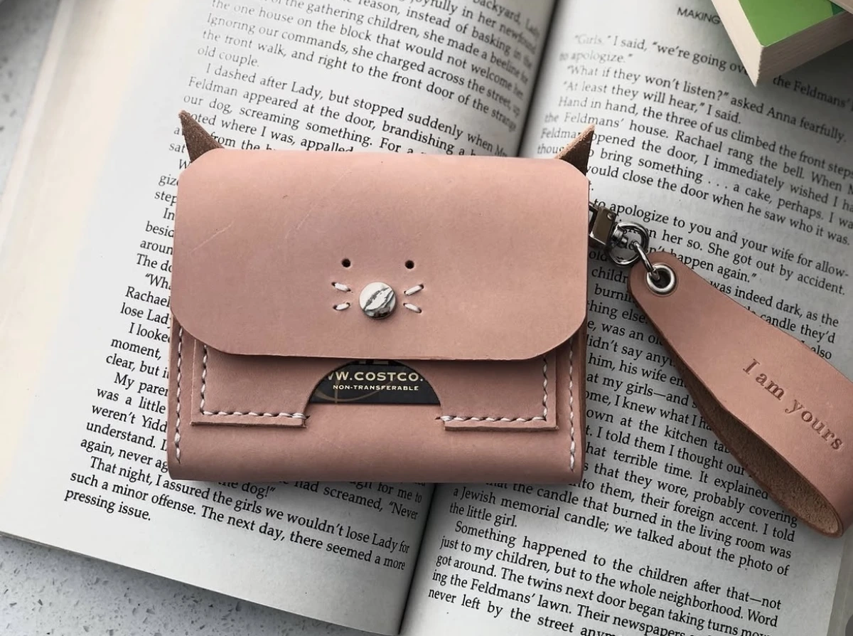 Pink cat design leather card holder