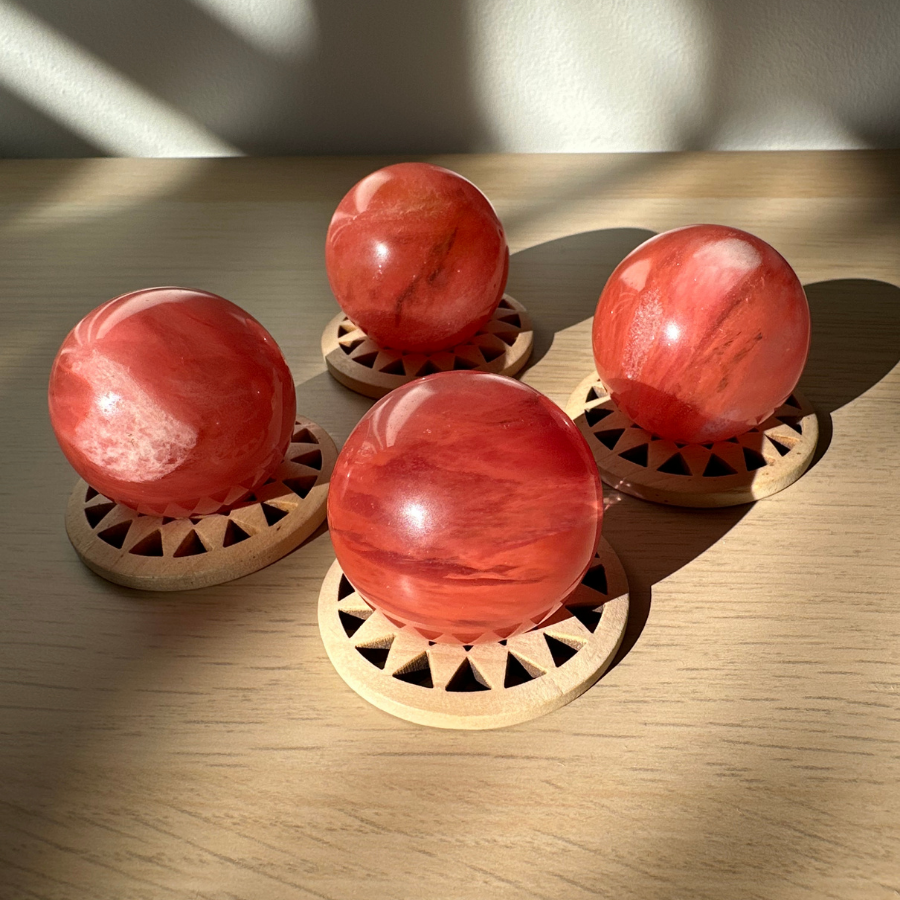 Red Smelting Quartz Small Sphere