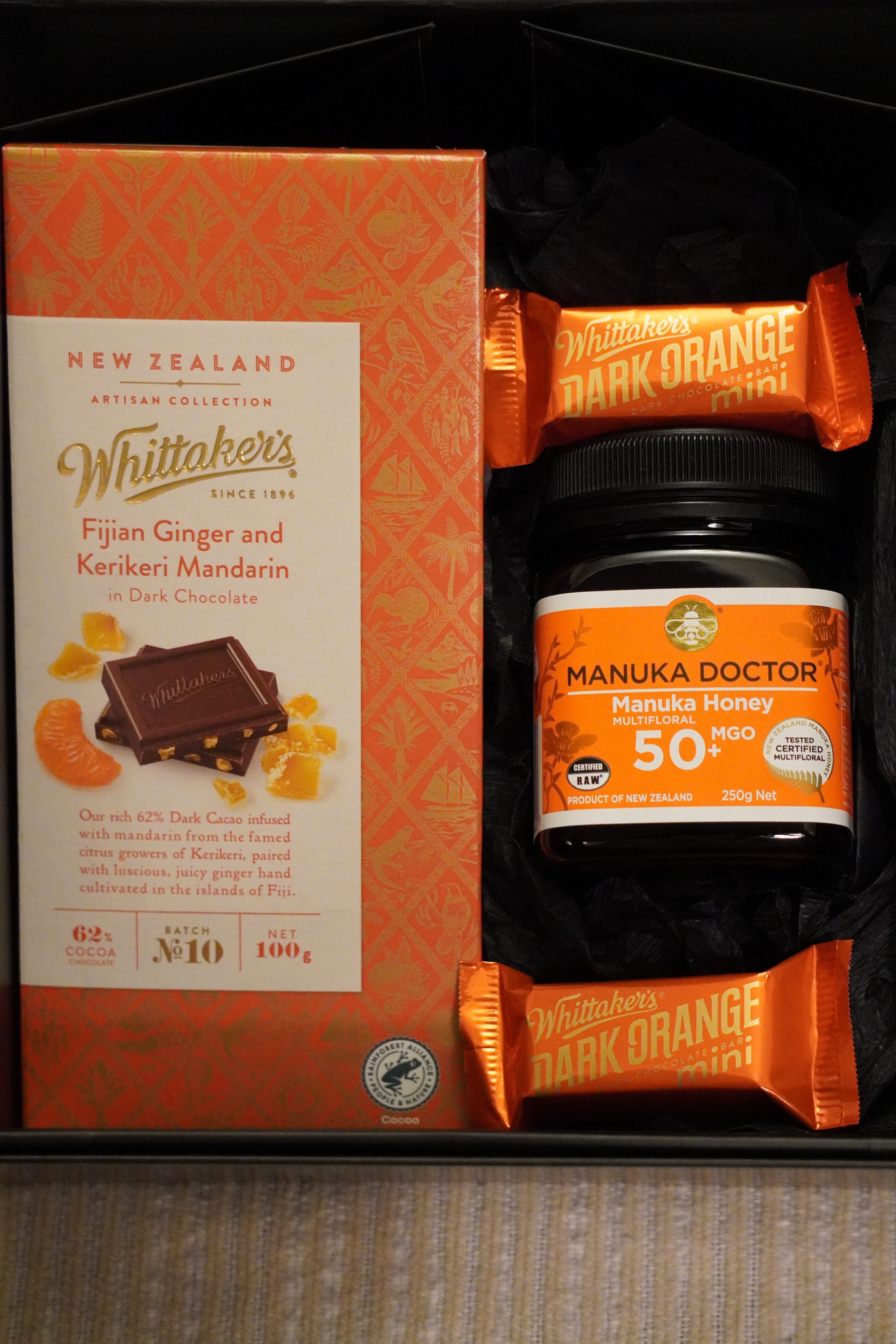 Orange Luxe Gift box            ( PKR 8700 )