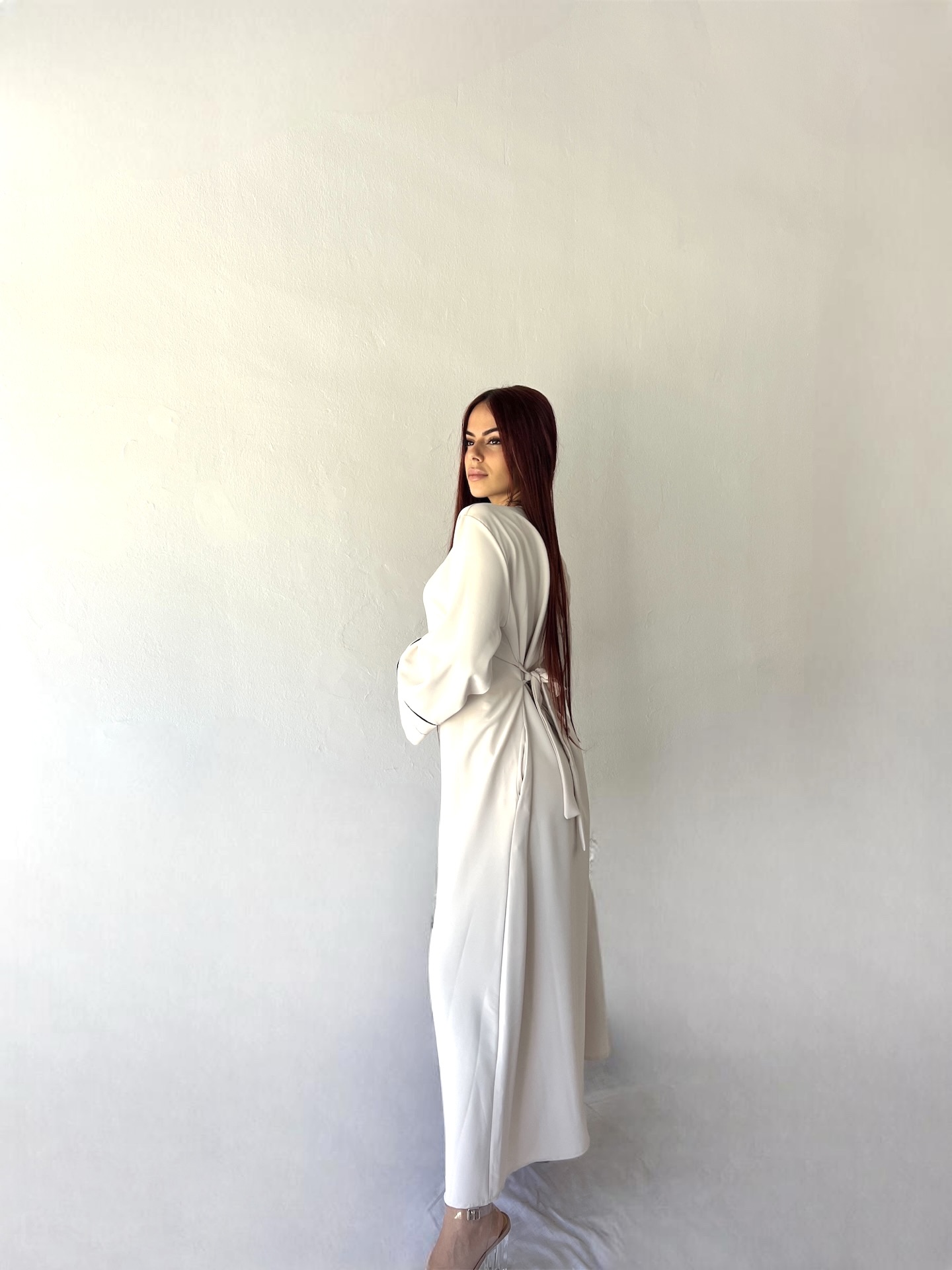 Abaya ajustable con detalle en las mangas 