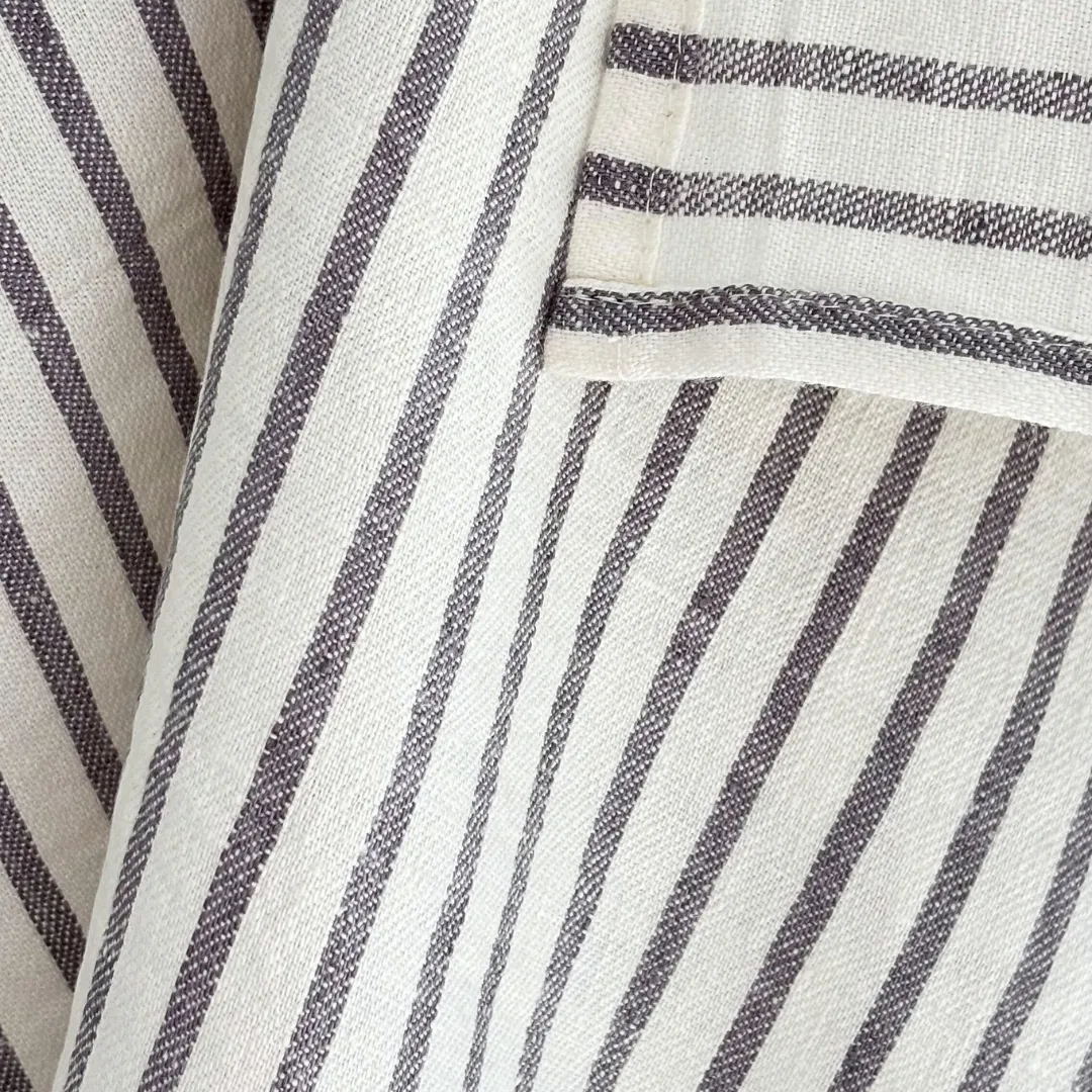 Kjøkkenhåndkle med smale, svarte striper